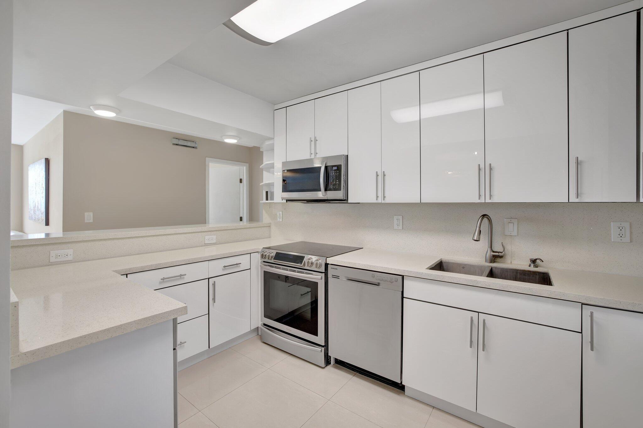3701 N COUNTRY CLUB #907, Aventura FL 33180