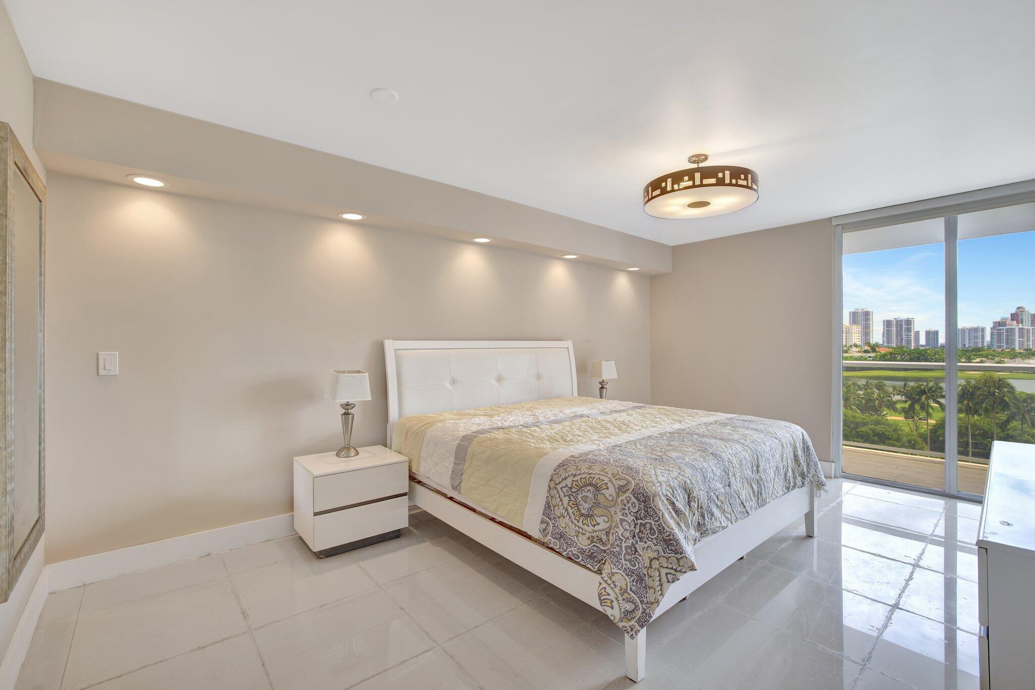 3701 N COUNTRY CLUB #907, Aventura FL 33180