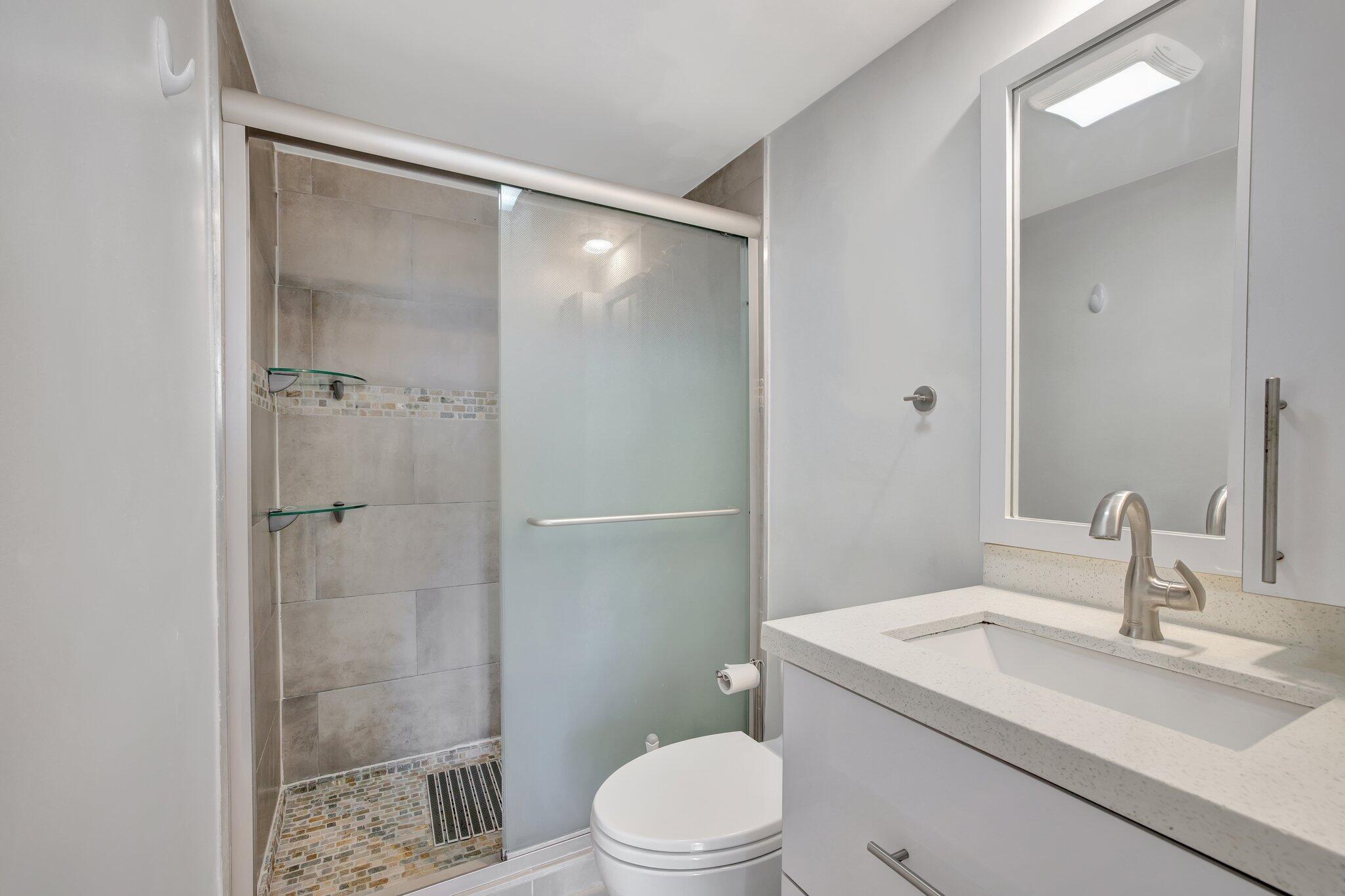 3701 N COUNTRY CLUB #907, Aventura FL 33180