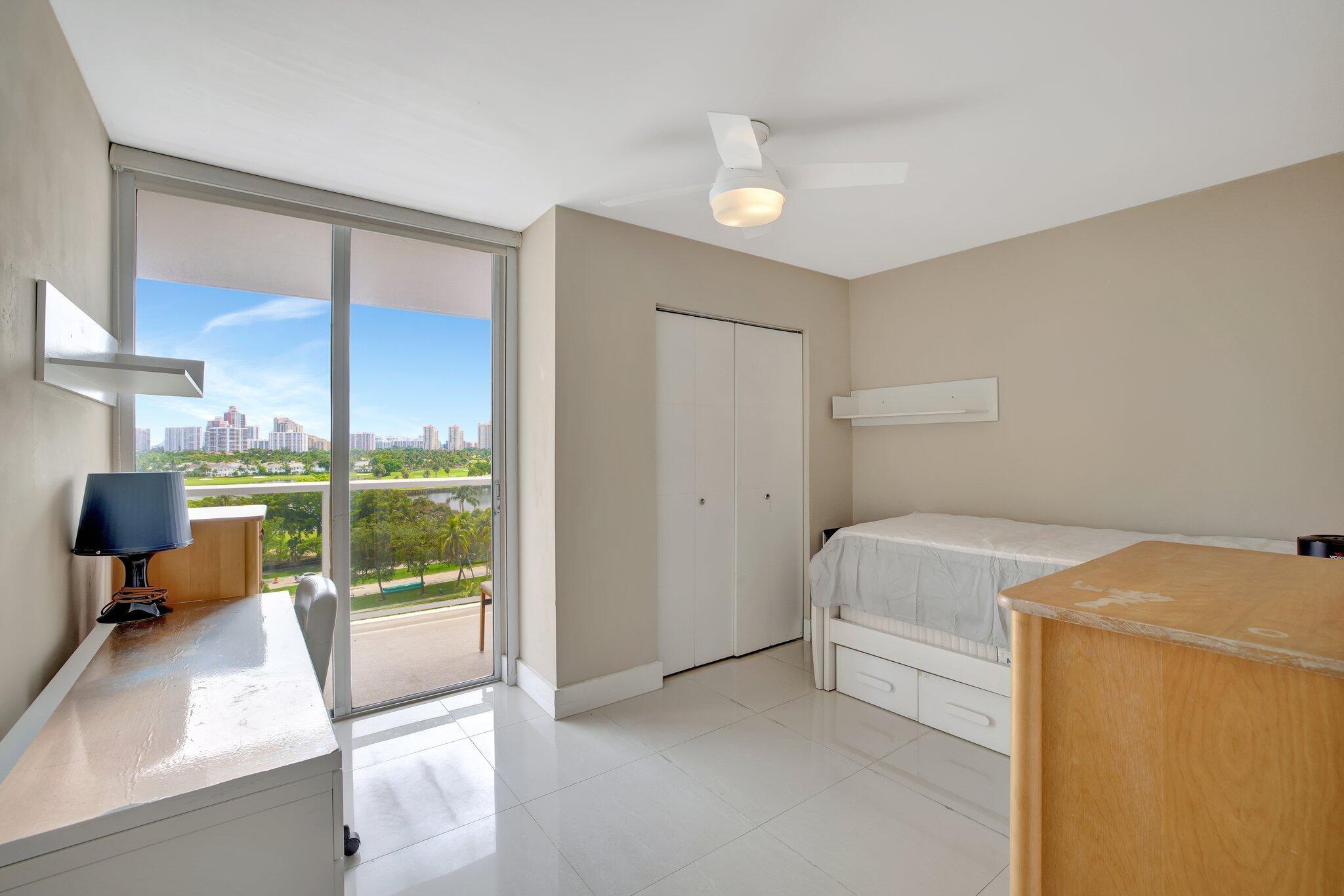 3701 N COUNTRY CLUB #907, Aventura FL 33180