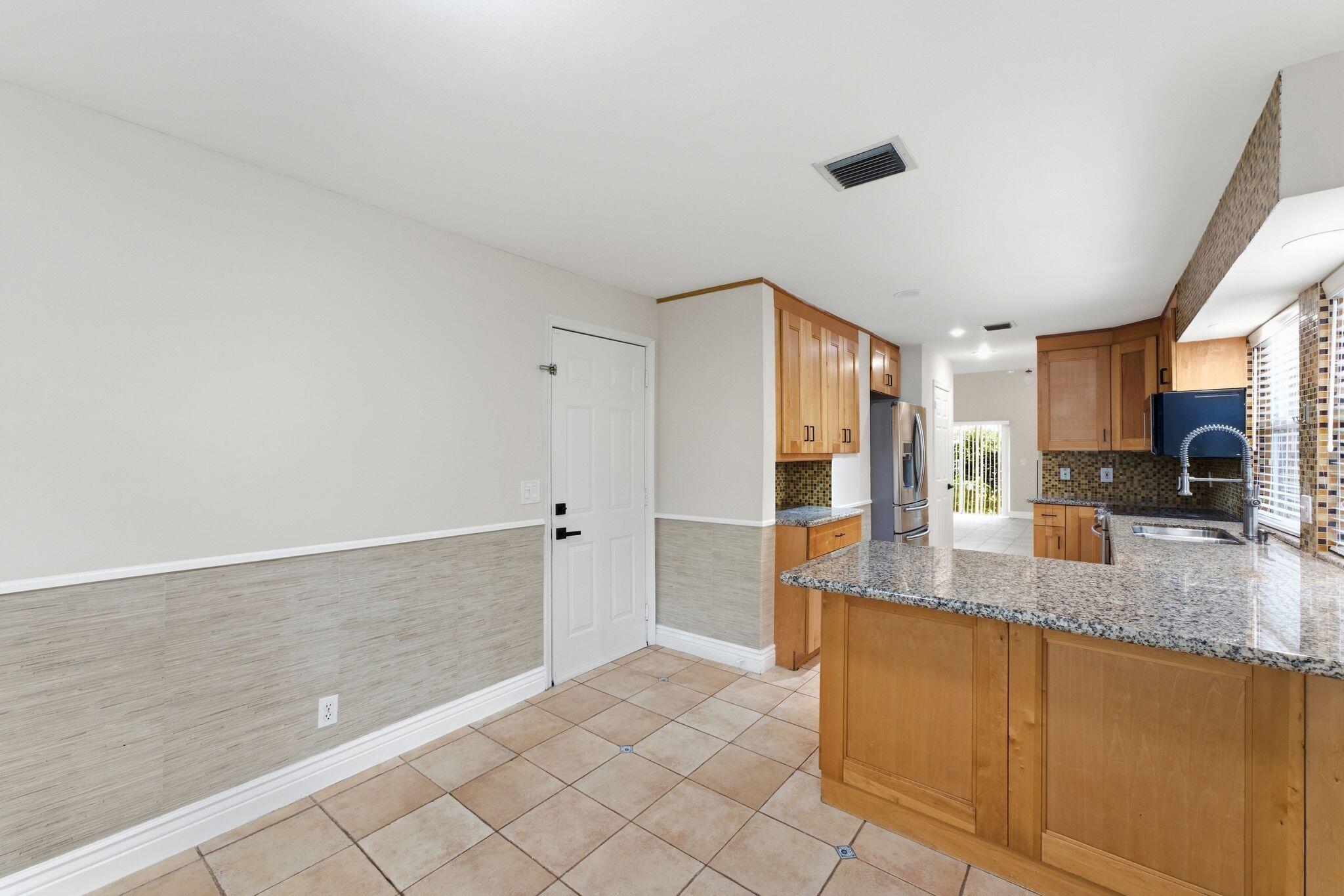 11375 Lakeview #68-U, Coral Springs FL 33071