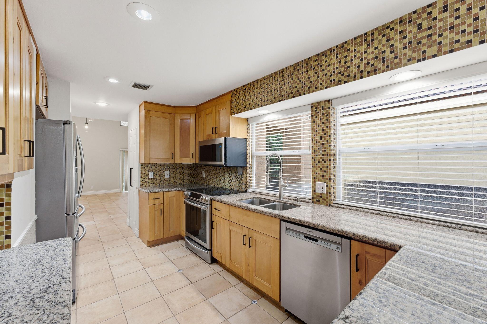 11375 Lakeview #68-U, Coral Springs FL 33071