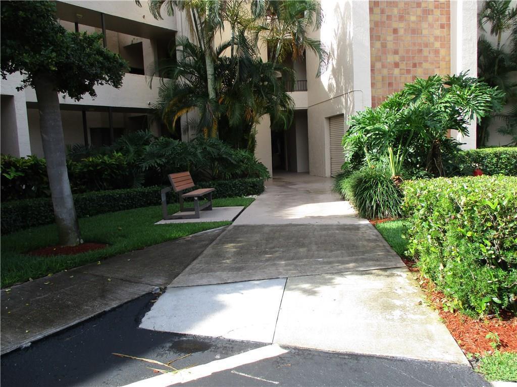7472 La Paz #203, Boca Raton FL 33433