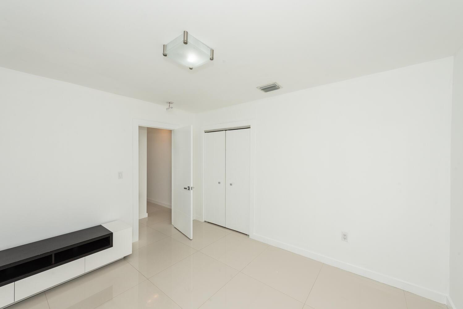 1040 N VENETIAN, Miami FL 33139