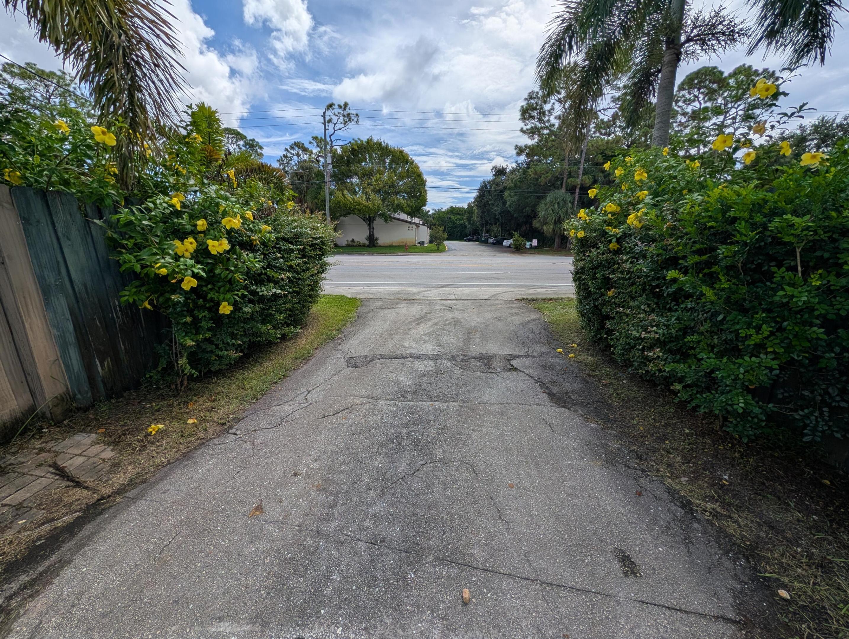1215 N HAVERHILL, Haverhill FL 33417