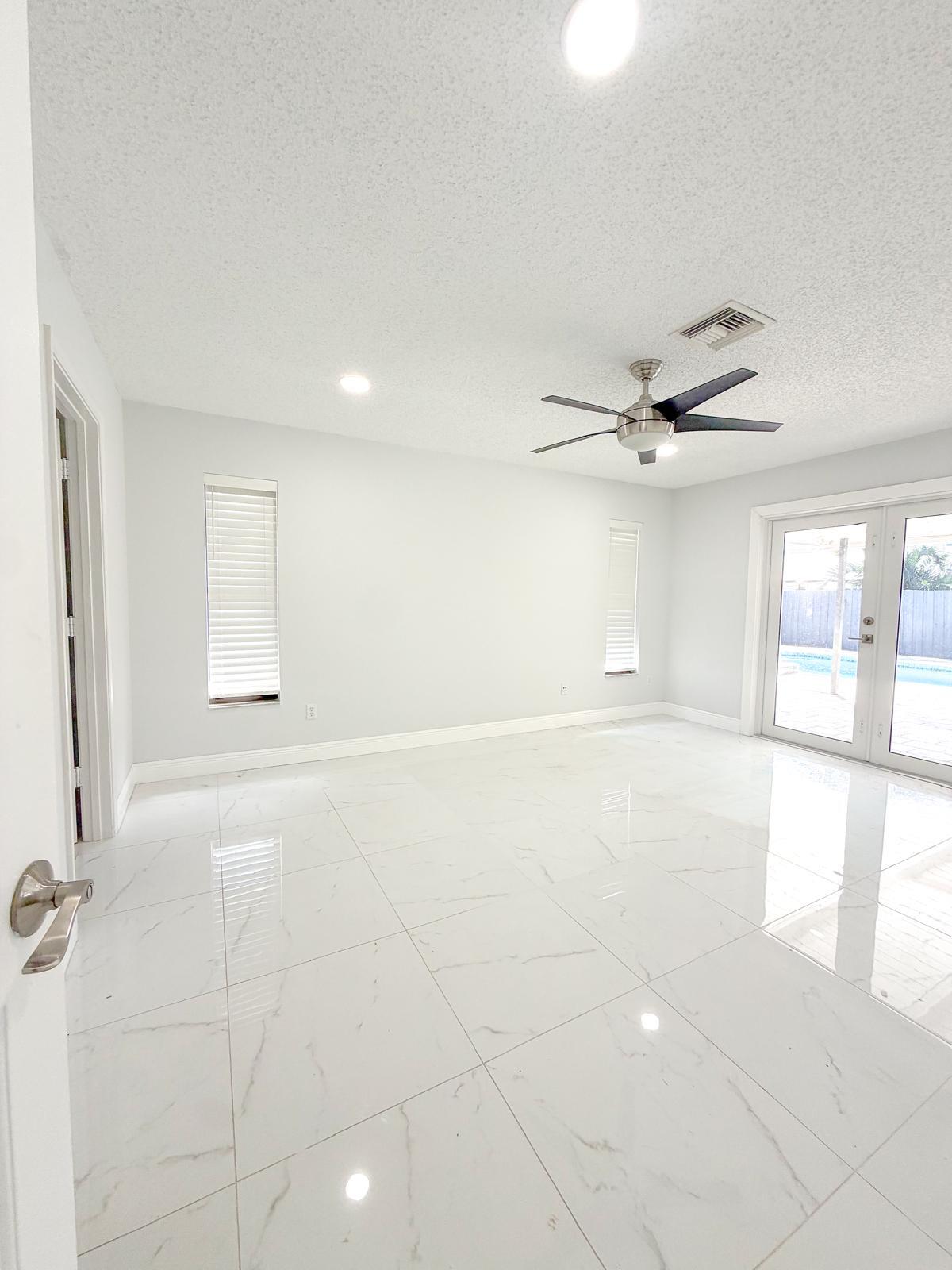 1007 WYNNDALE, Lantana FL 33462
