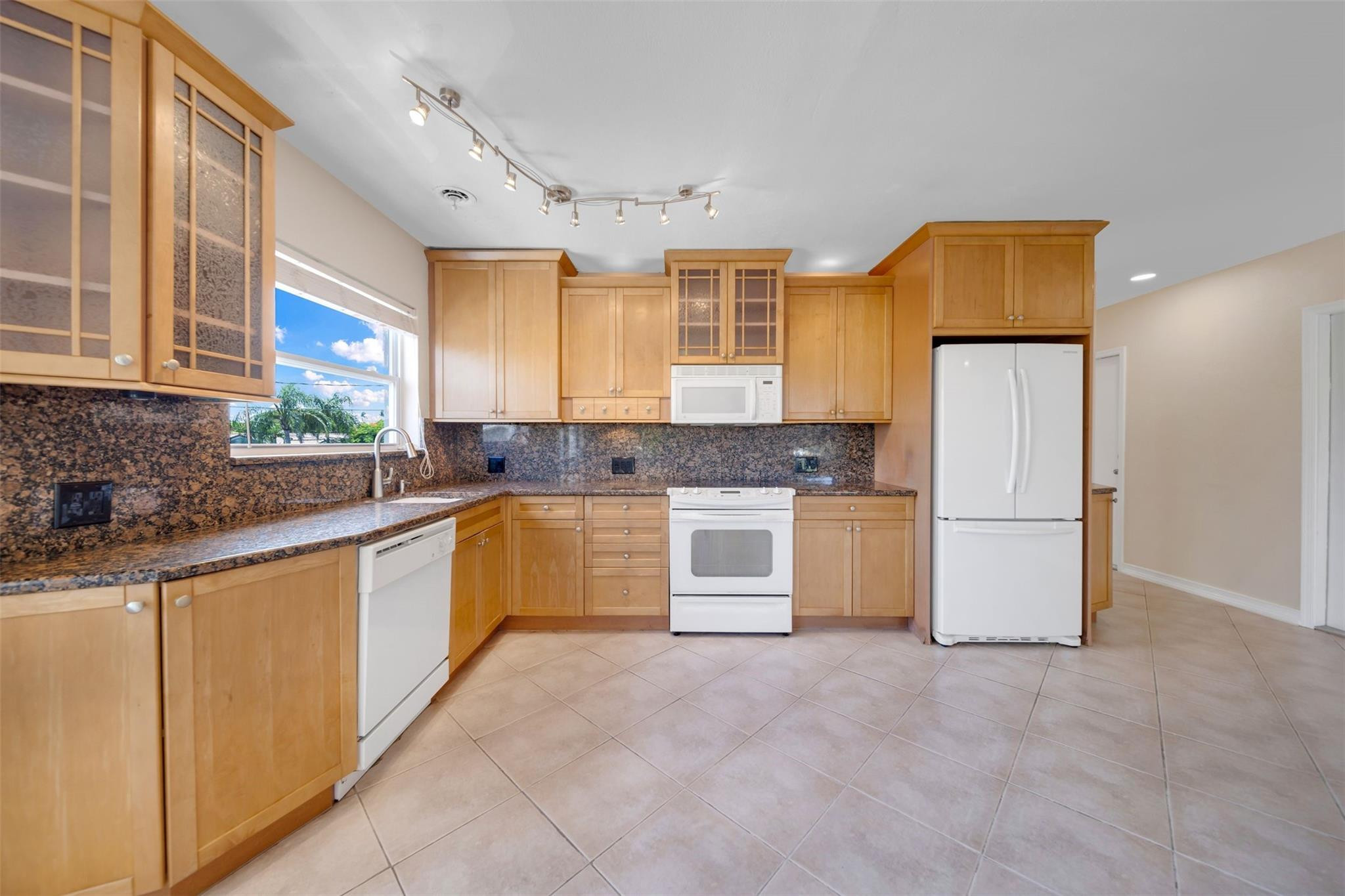 2591 NE 55TH #208, Fort Lauderdale FL 33308