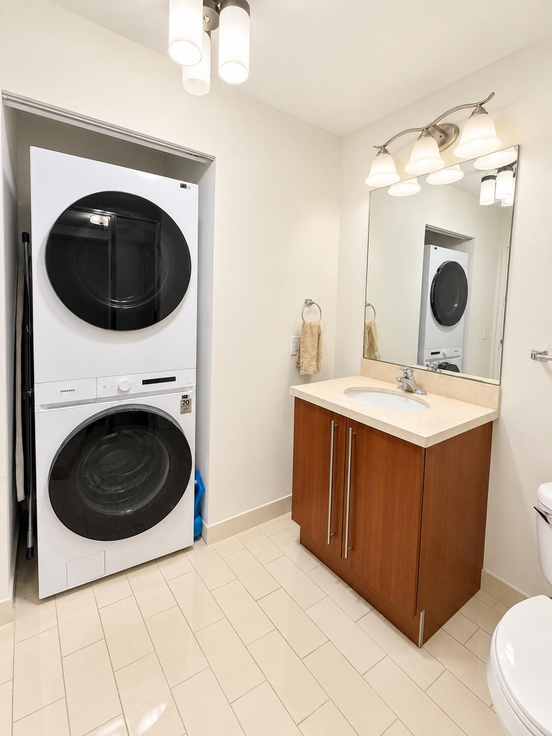 1111 SW 1st #2823-N, Miami FL 33130