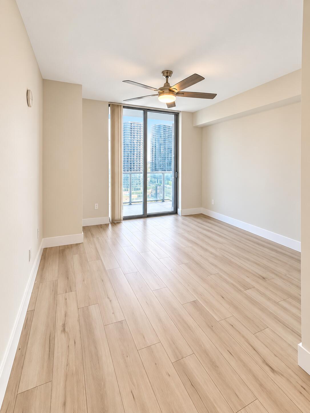 1111 SW 1st #2823-N, Miami FL 33130