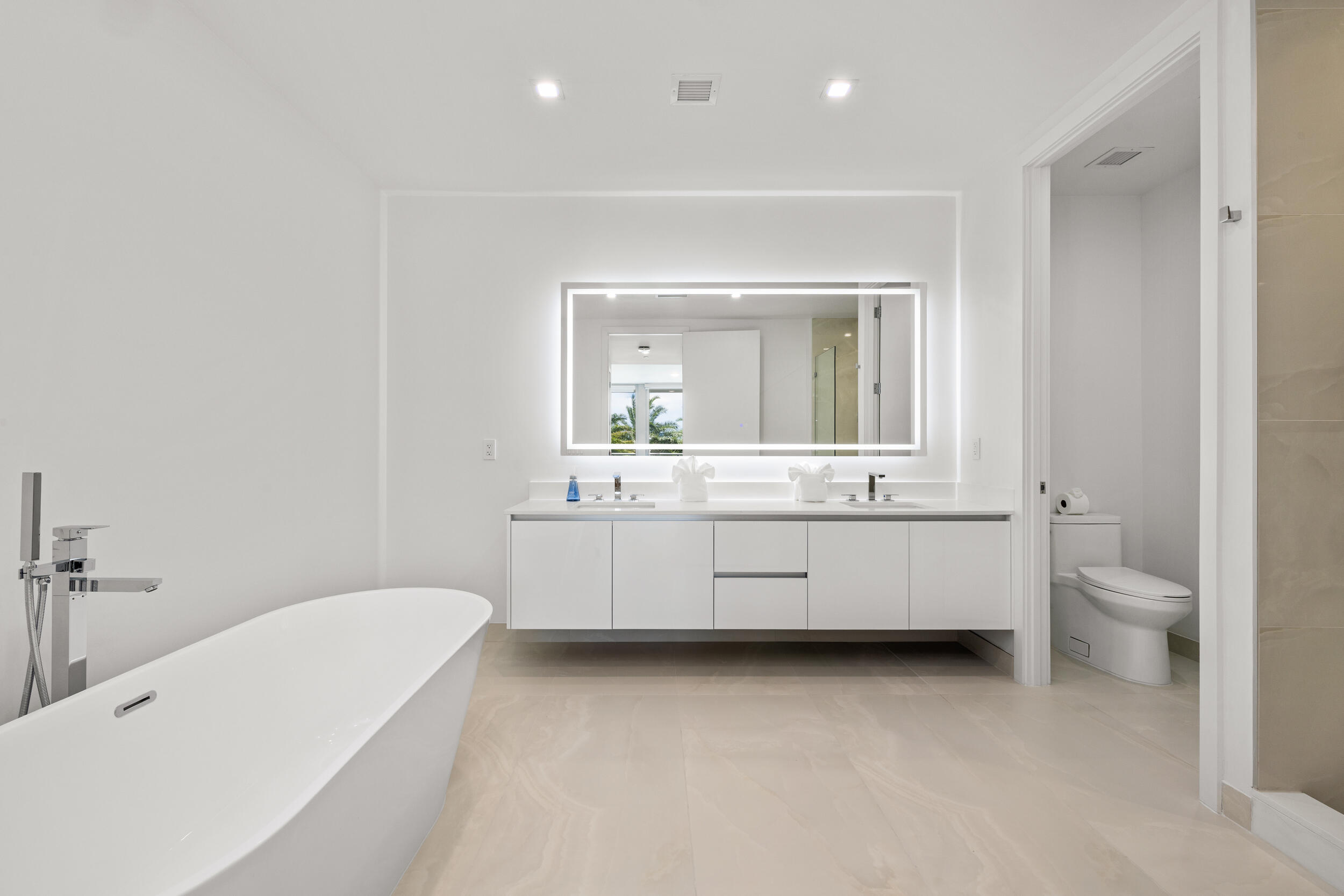 220 Lake Shore #704, Lake Park FL 33403