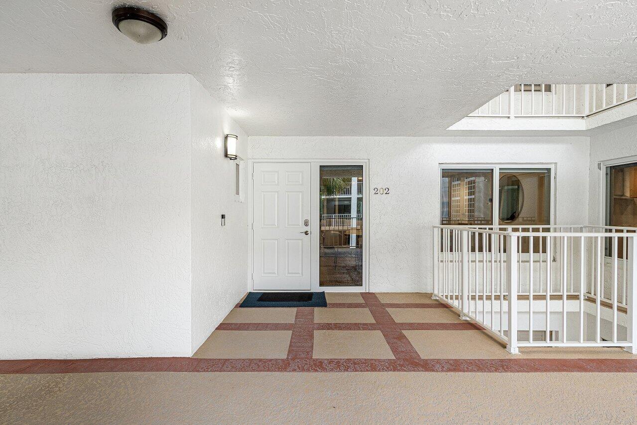 7370 ORANGEWOOD #202, Boca Raton FL 33433