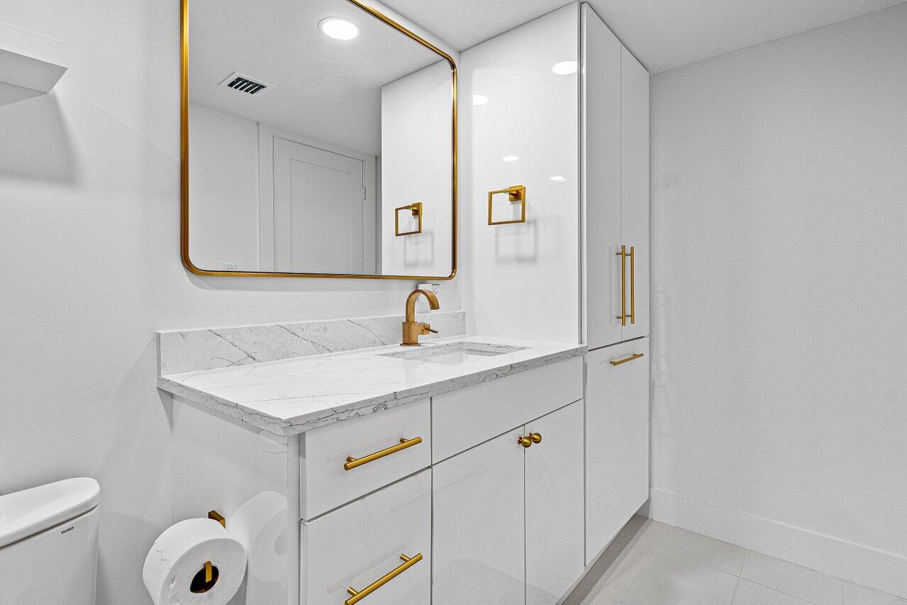 7370 ORANGEWOOD #202, Boca Raton FL 33433