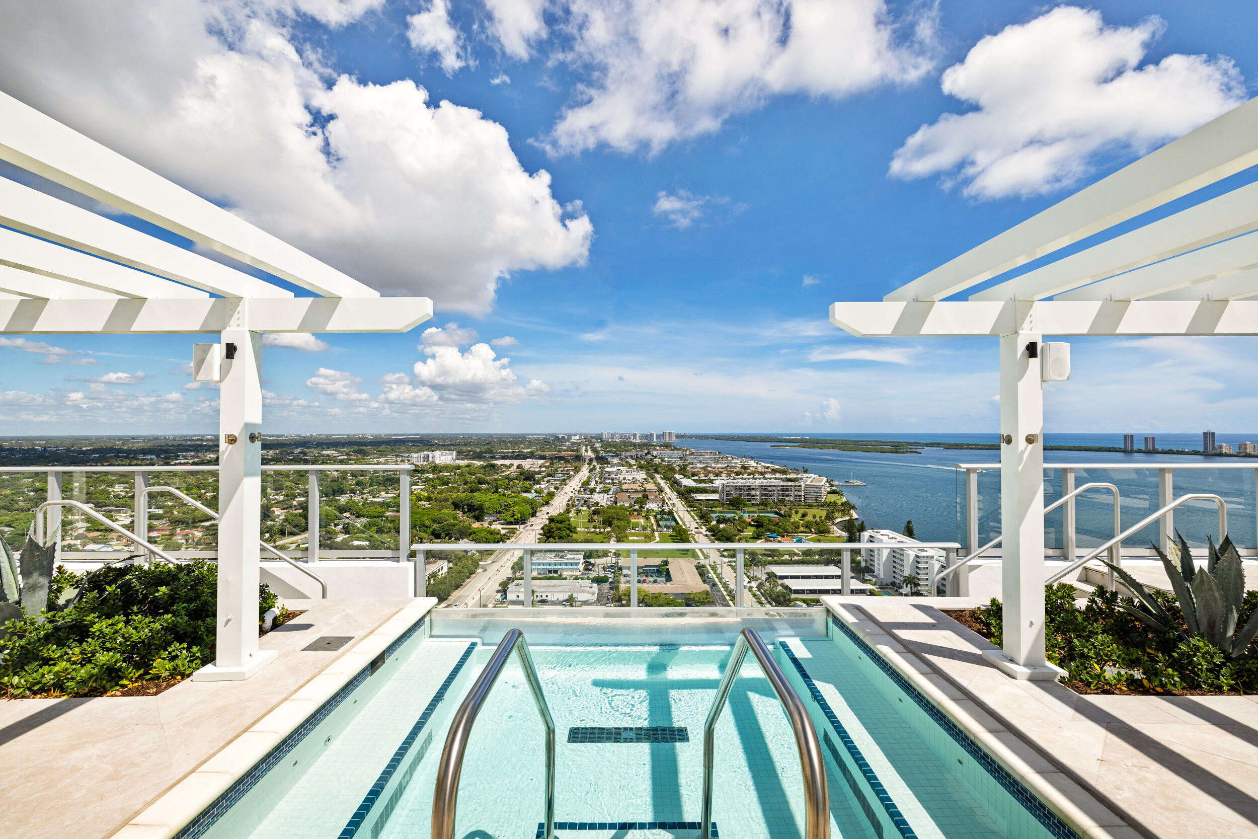 220 LAKE SHORE #612, West Palm Beach FL 33403
