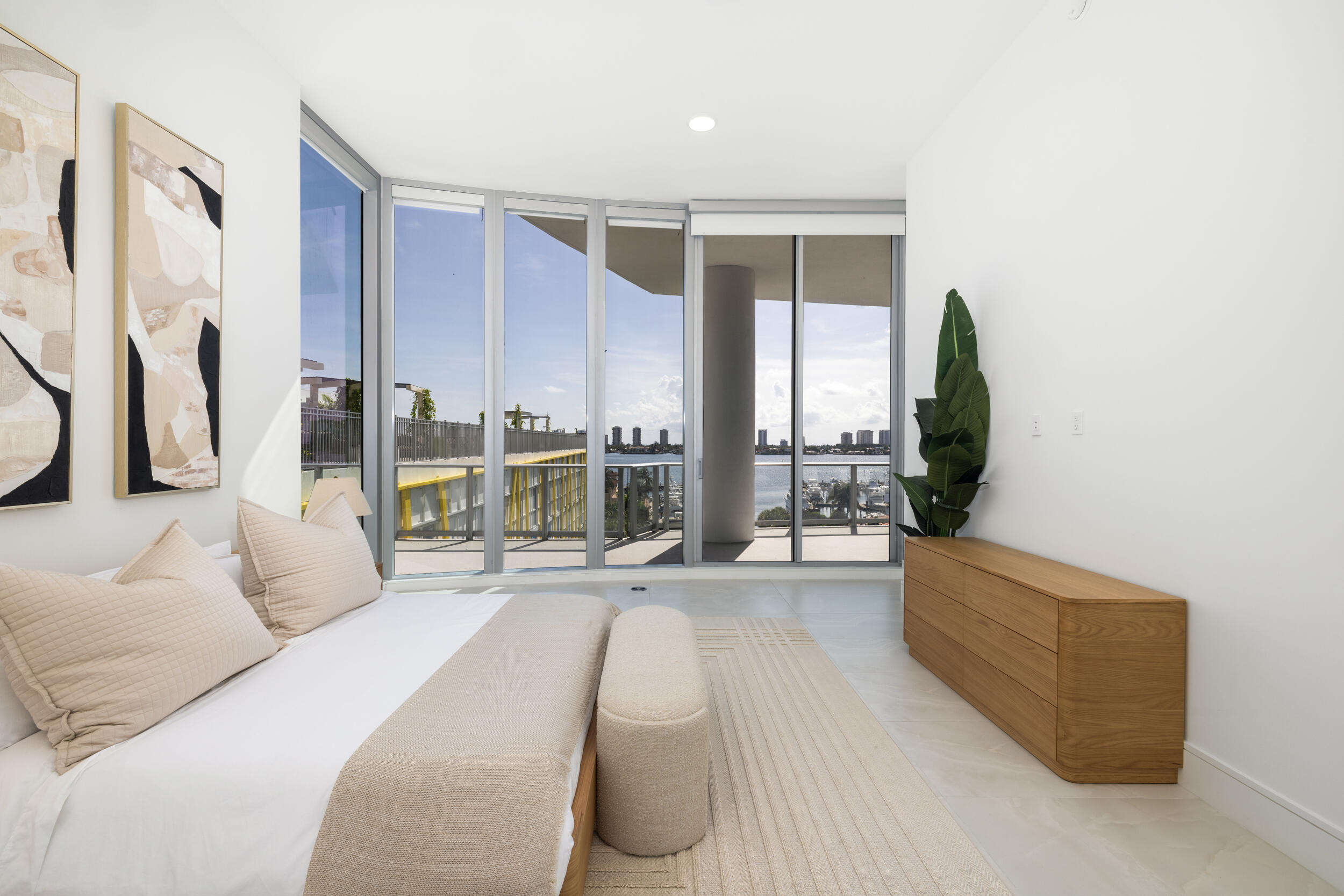 220 LAKE SHORE #612, West Palm Beach FL 33403