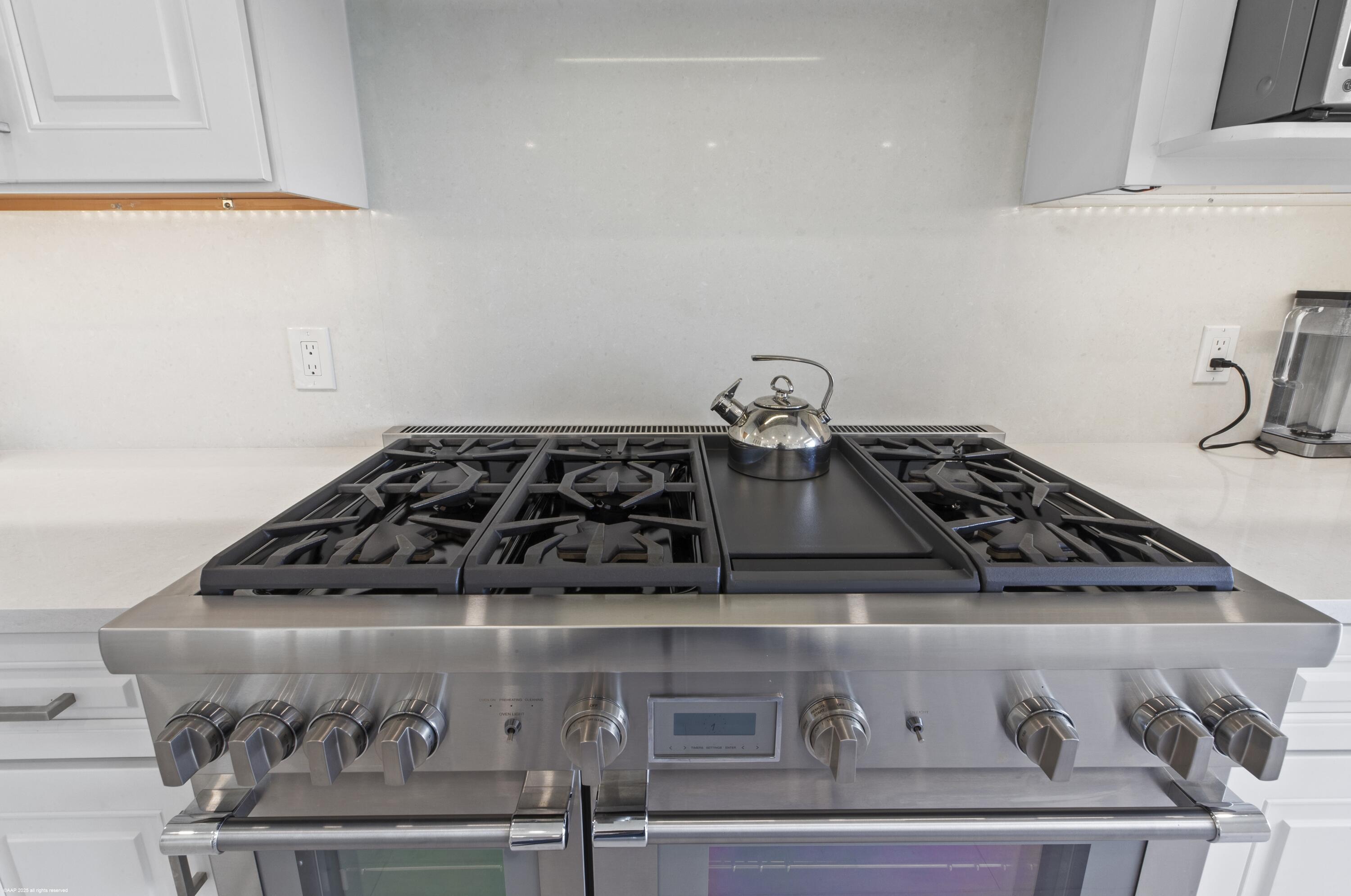 116 N BEACH, Jupiter Island FL 33455