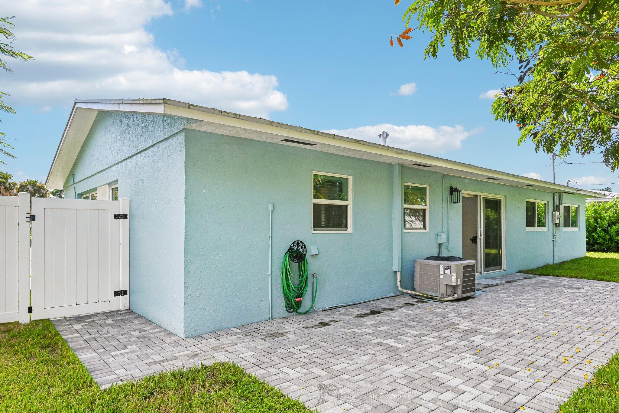 371 Saturn, Tequesta FL 33469
