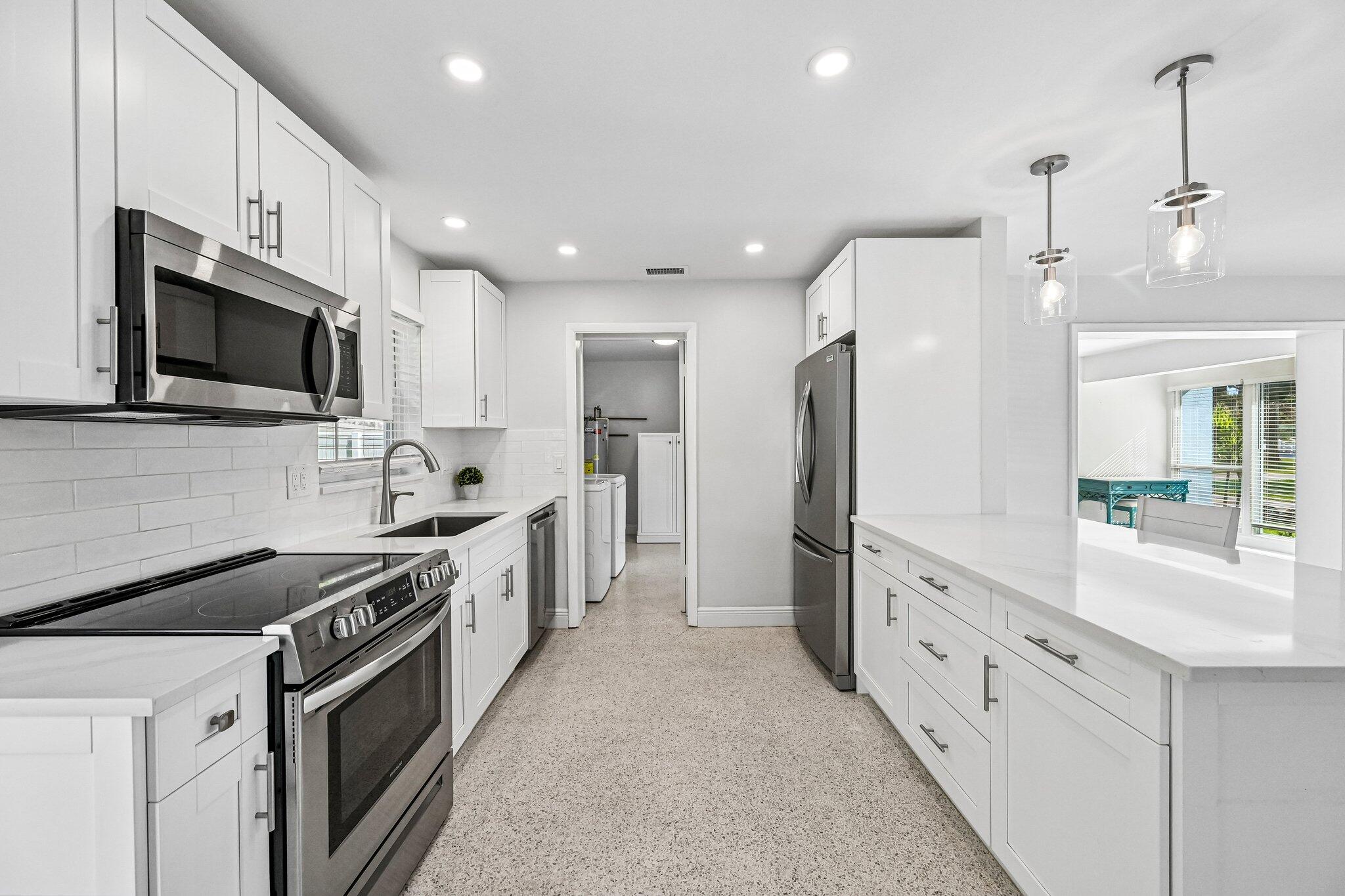 371 Saturn, Tequesta FL 33469