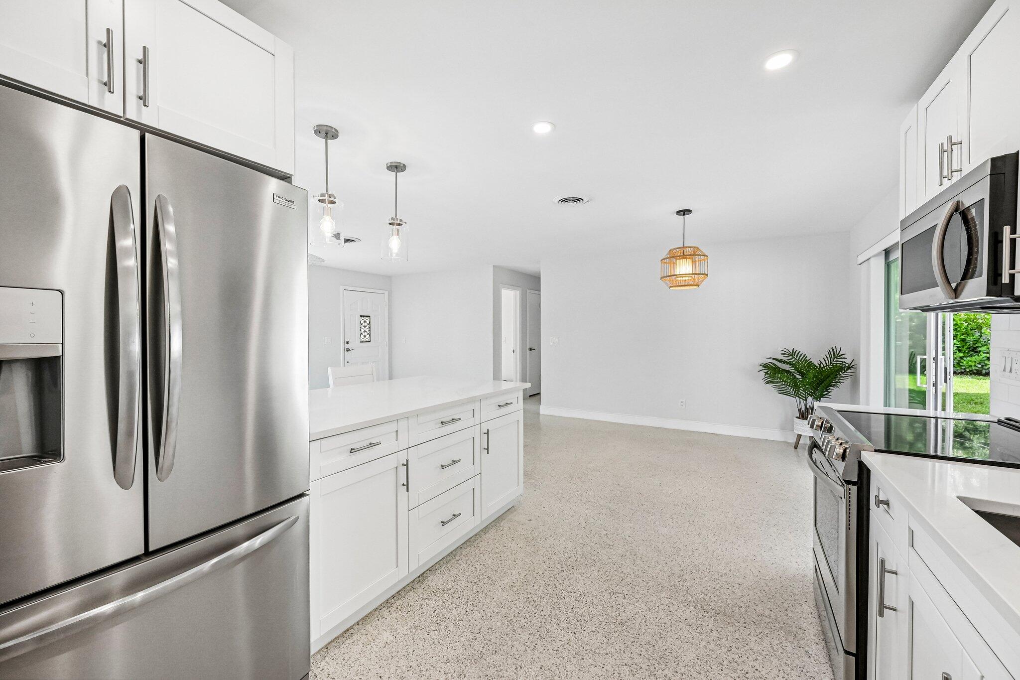 371 Saturn, Tequesta FL 33469