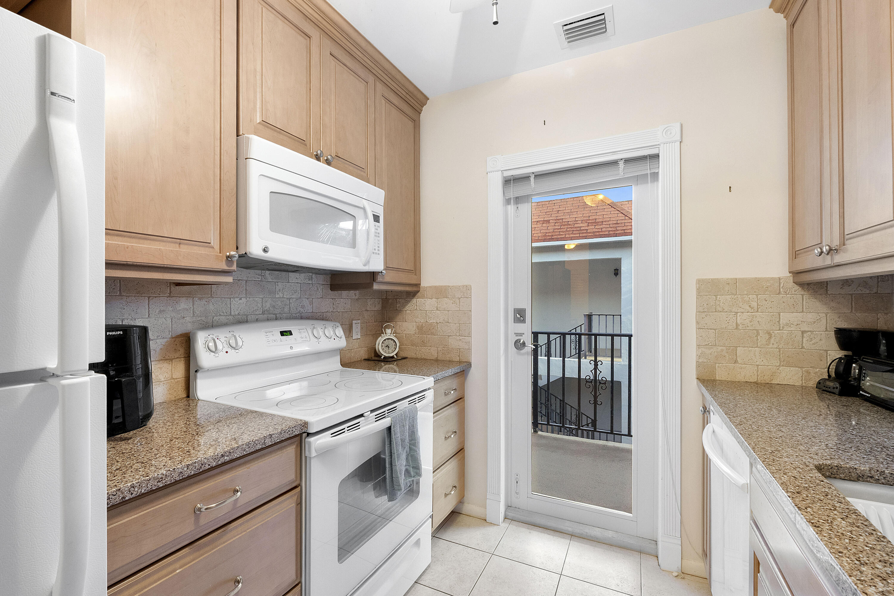 2424 NE 9th #305, Fort Lauderdale FL 33304