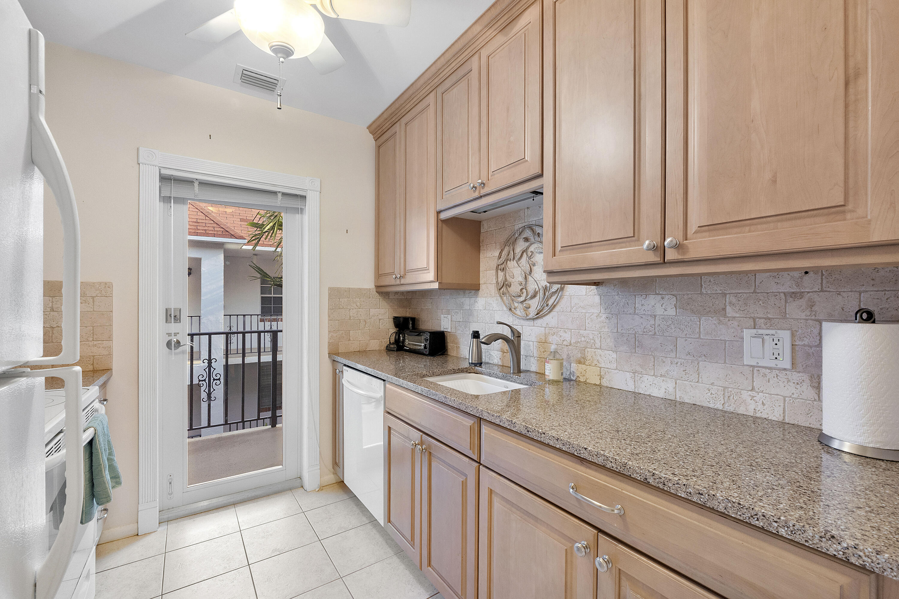 2424 NE 9th #305, Fort Lauderdale FL 33304