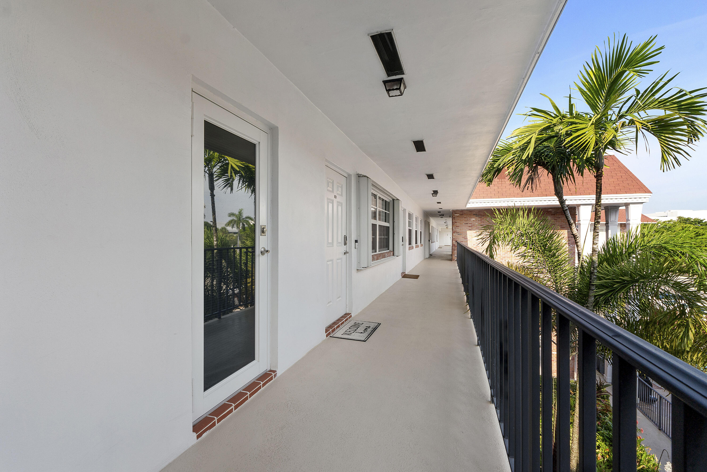 2424 NE 9th #305, Fort Lauderdale FL 33304