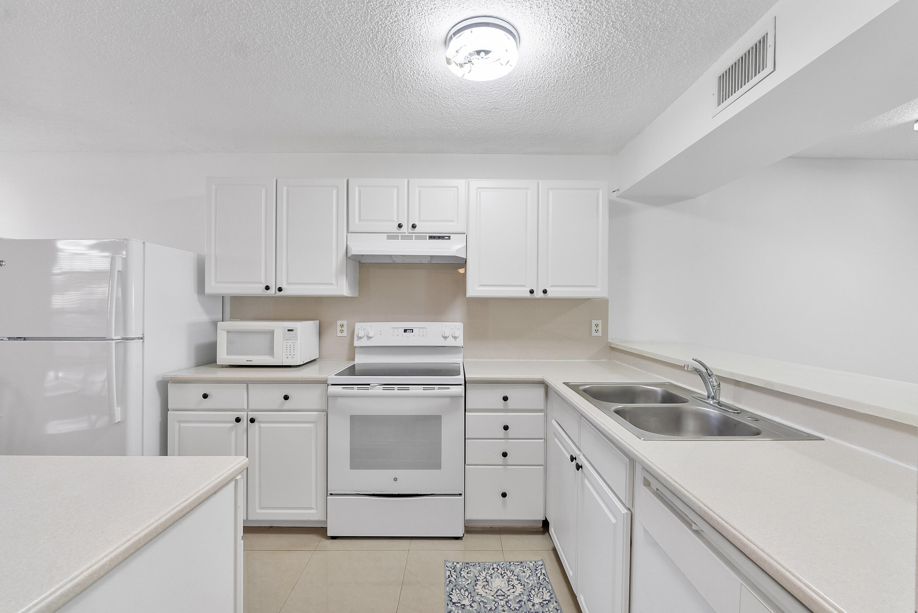 5828 CORAL LAKE #304, Margate FL 33063