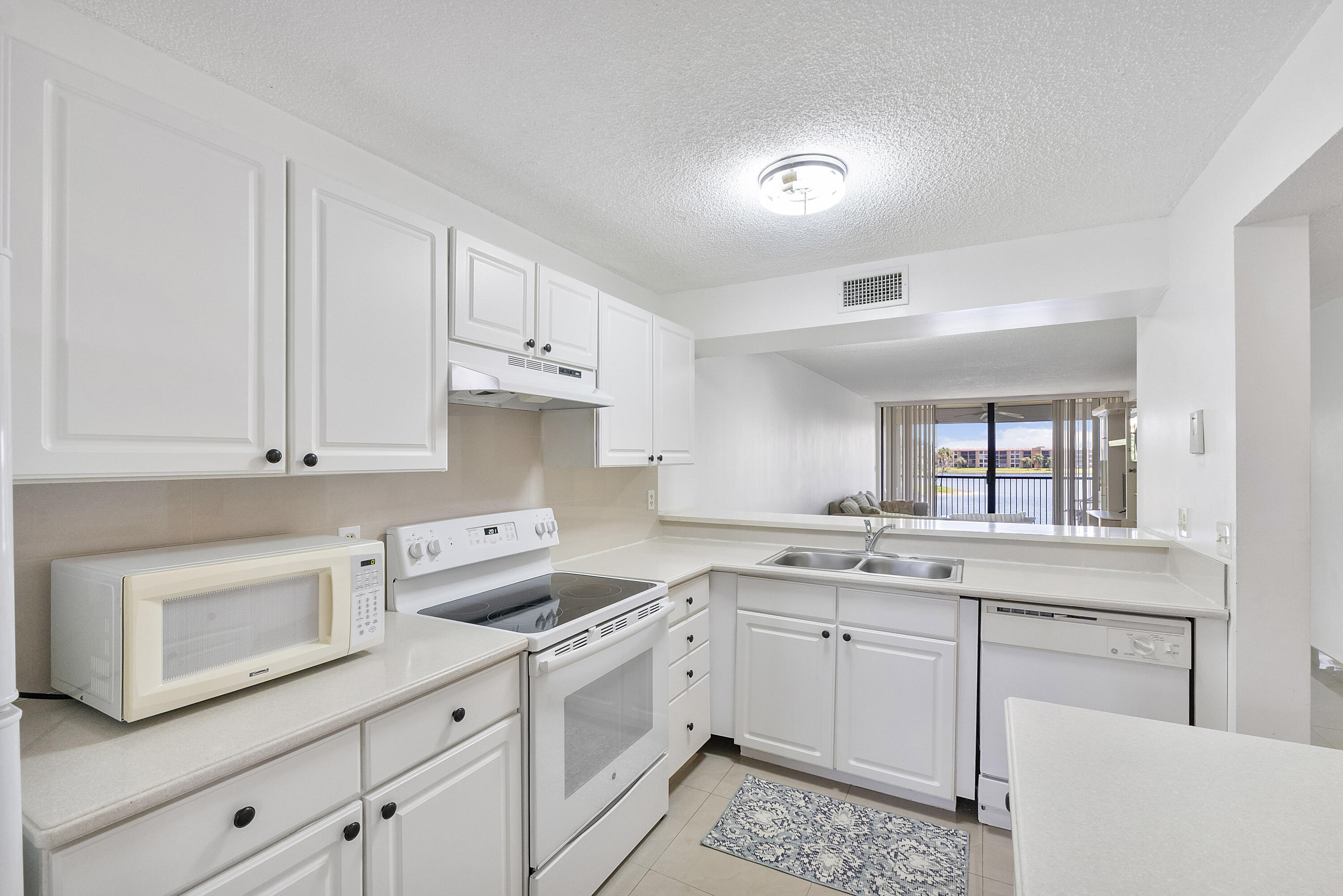 5828 CORAL LAKE #304, Margate FL 33063