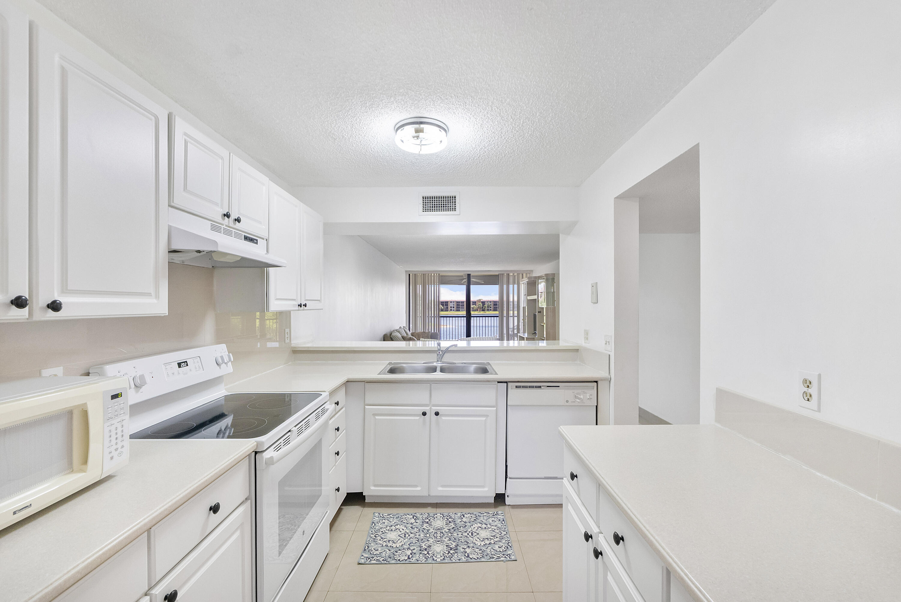 5828 CORAL LAKE #304, Margate FL 33063