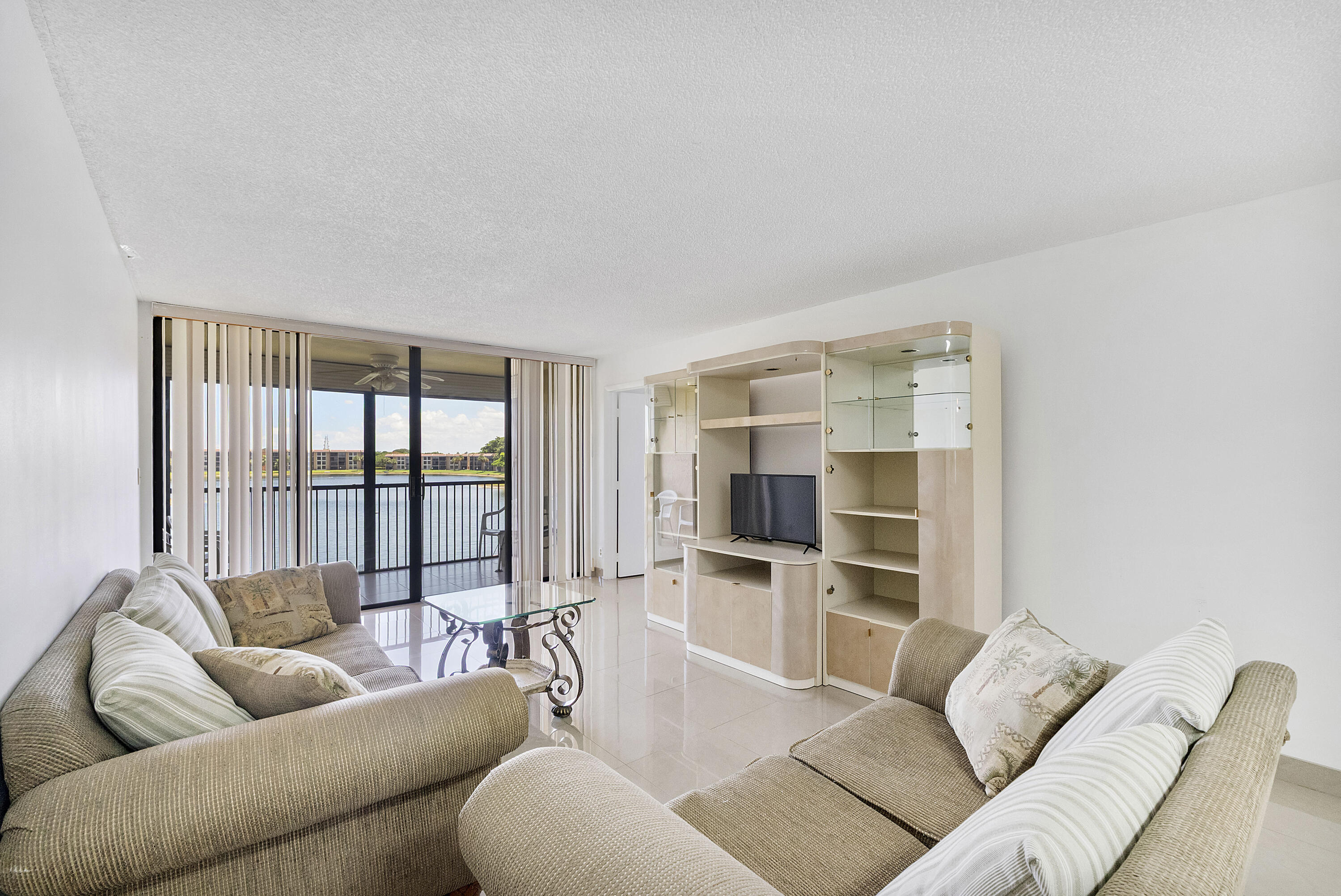5828 CORAL LAKE #304, Margate FL 33063