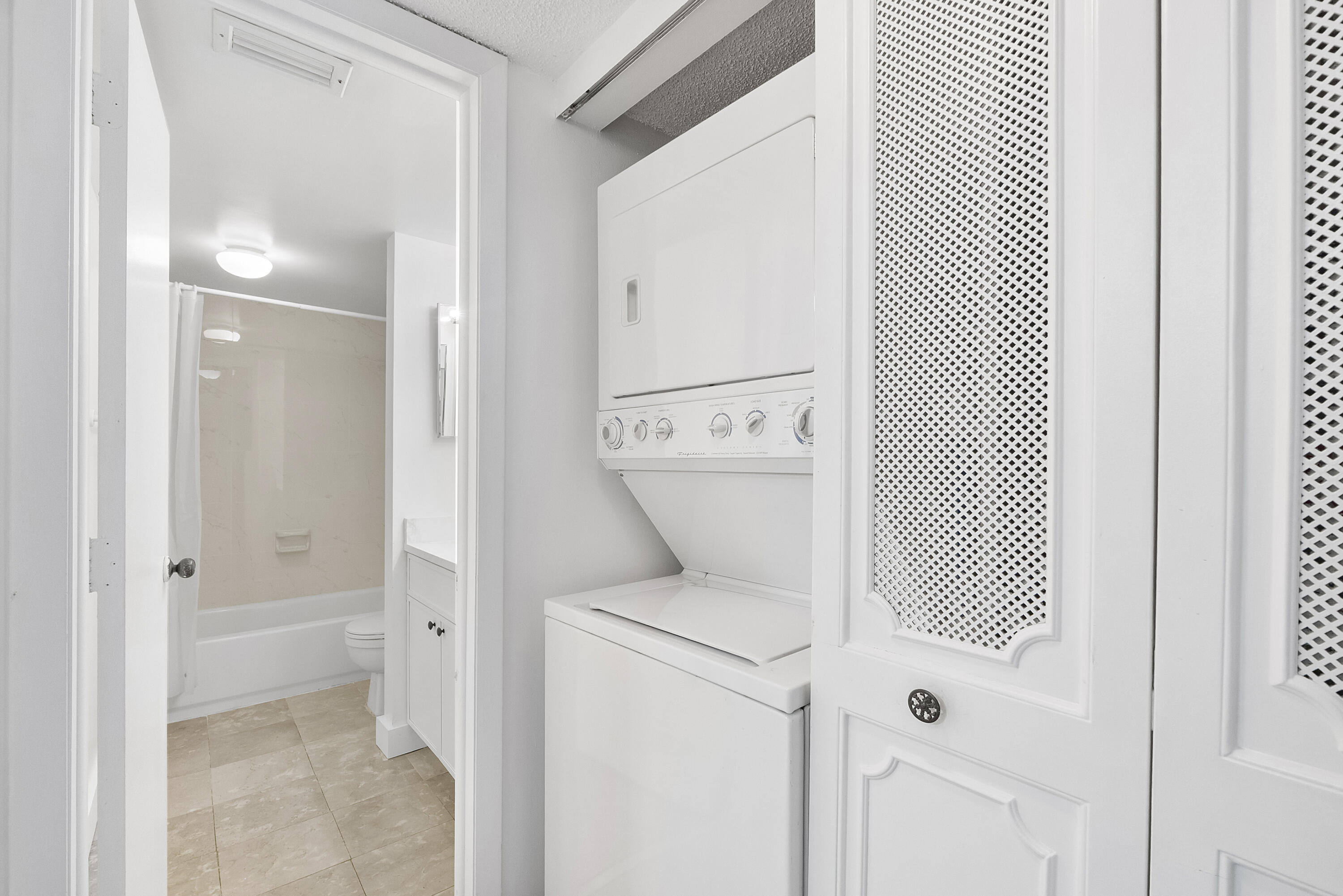 5828 CORAL LAKE #304, Margate FL 33063