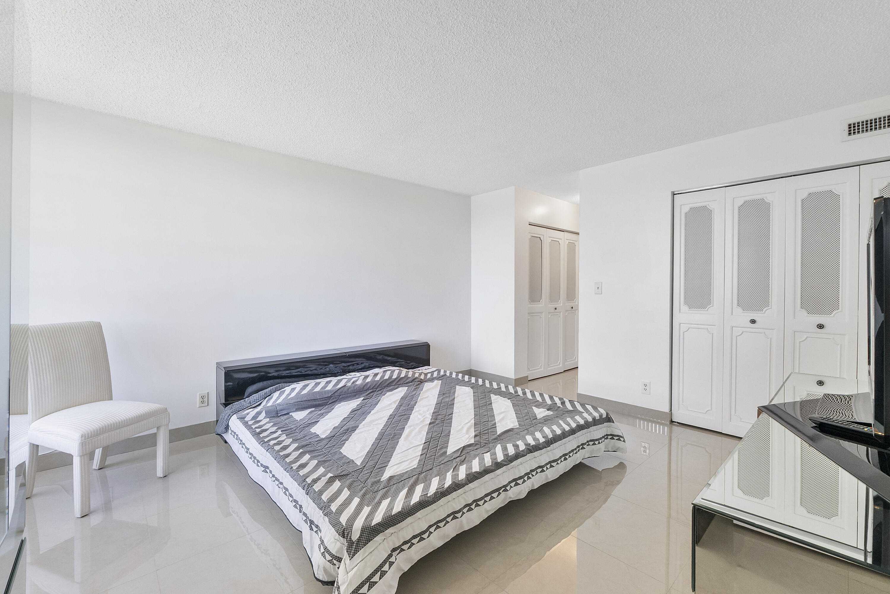 5828 CORAL LAKE #304, Margate FL 33063
