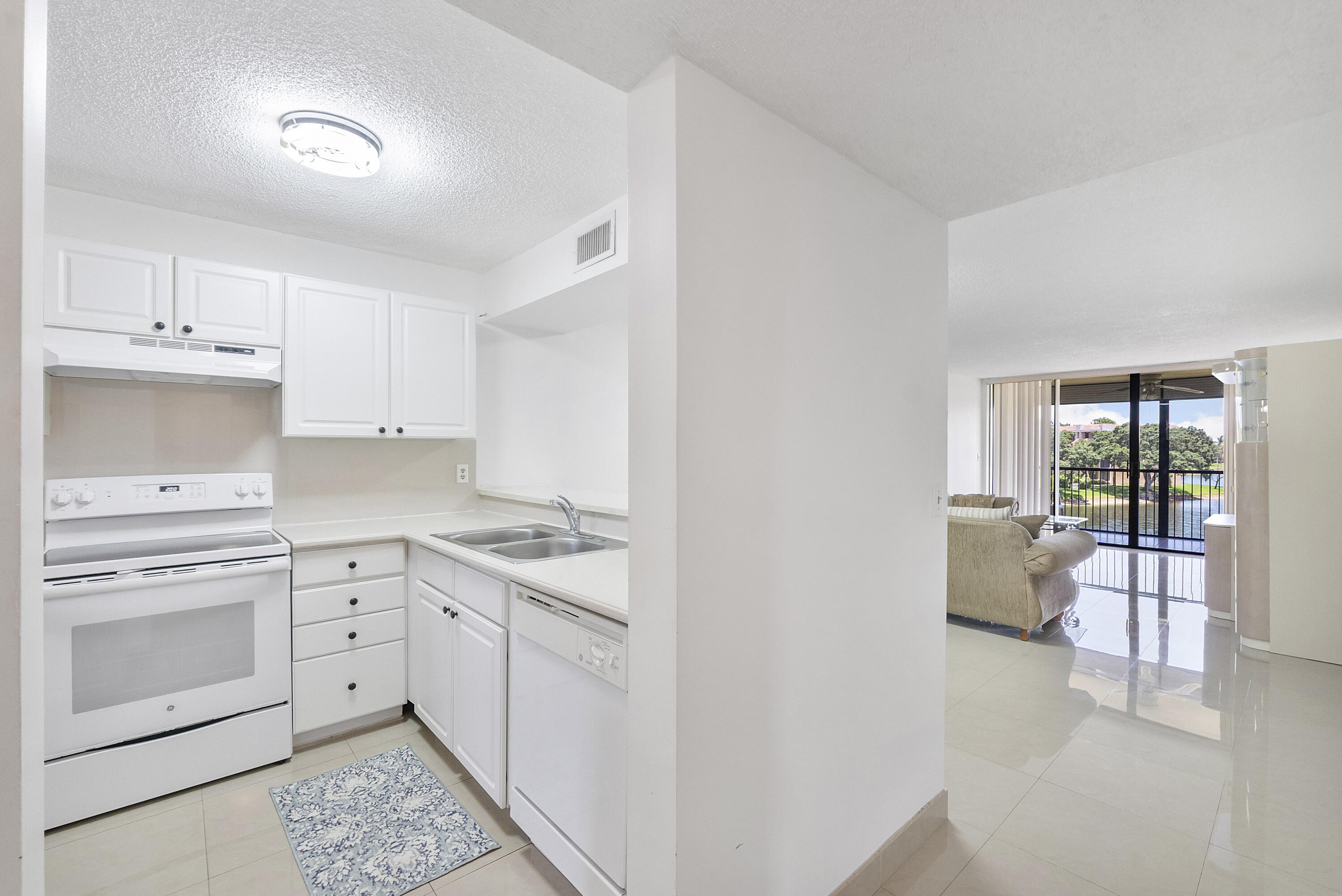5828 CORAL LAKE #304, Margate FL 33063