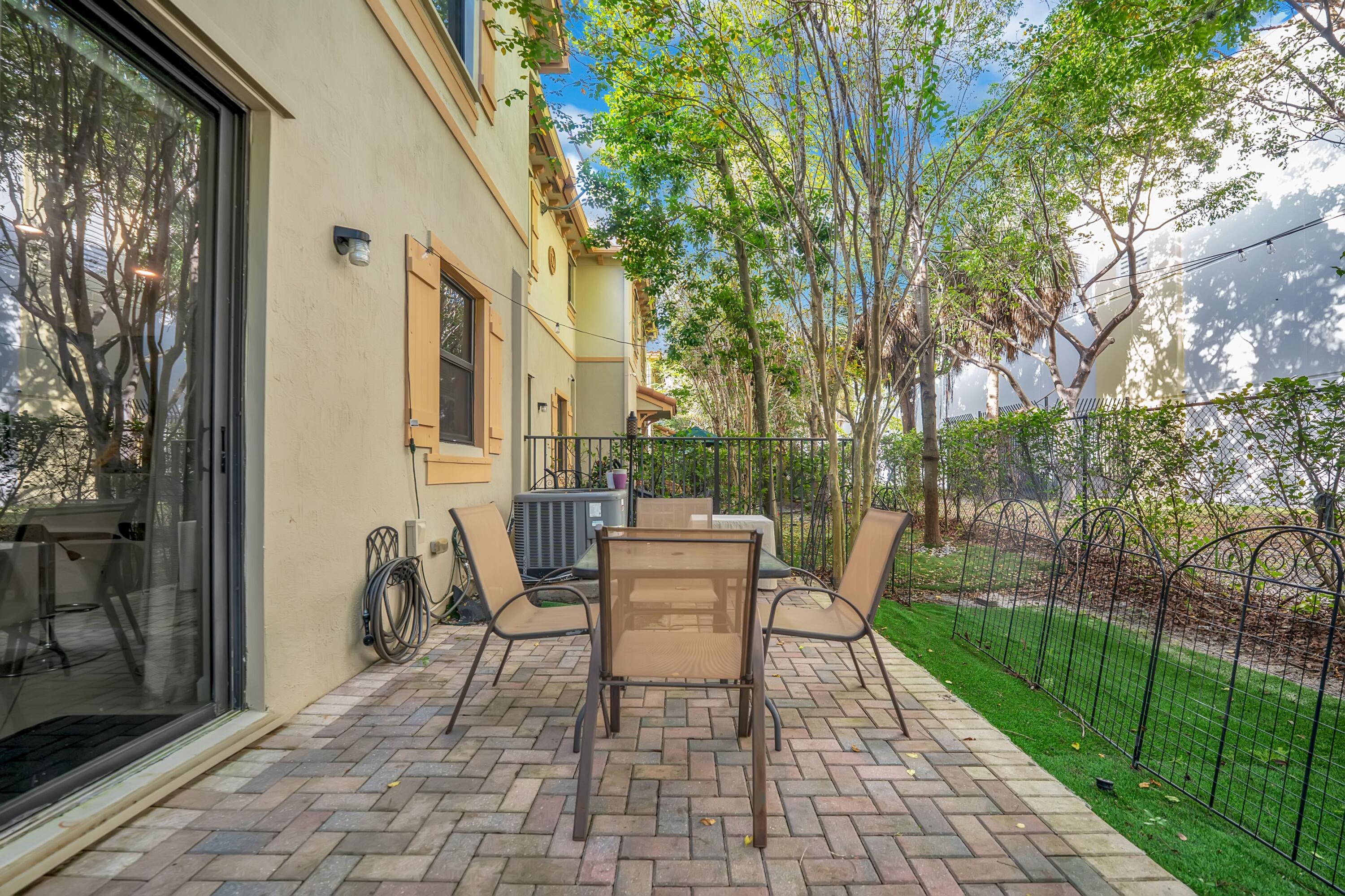 6946 NW HALTON PARK #1, Coconut Creek FL 33073