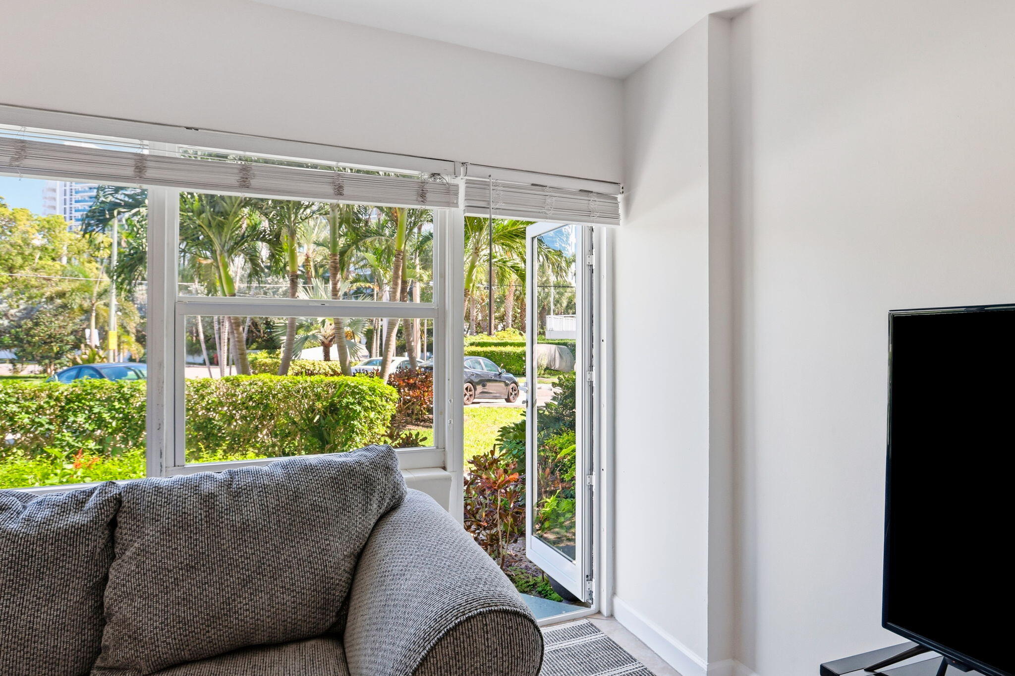 3250 NE 28TH #104, Fort Lauderdale FL 33308