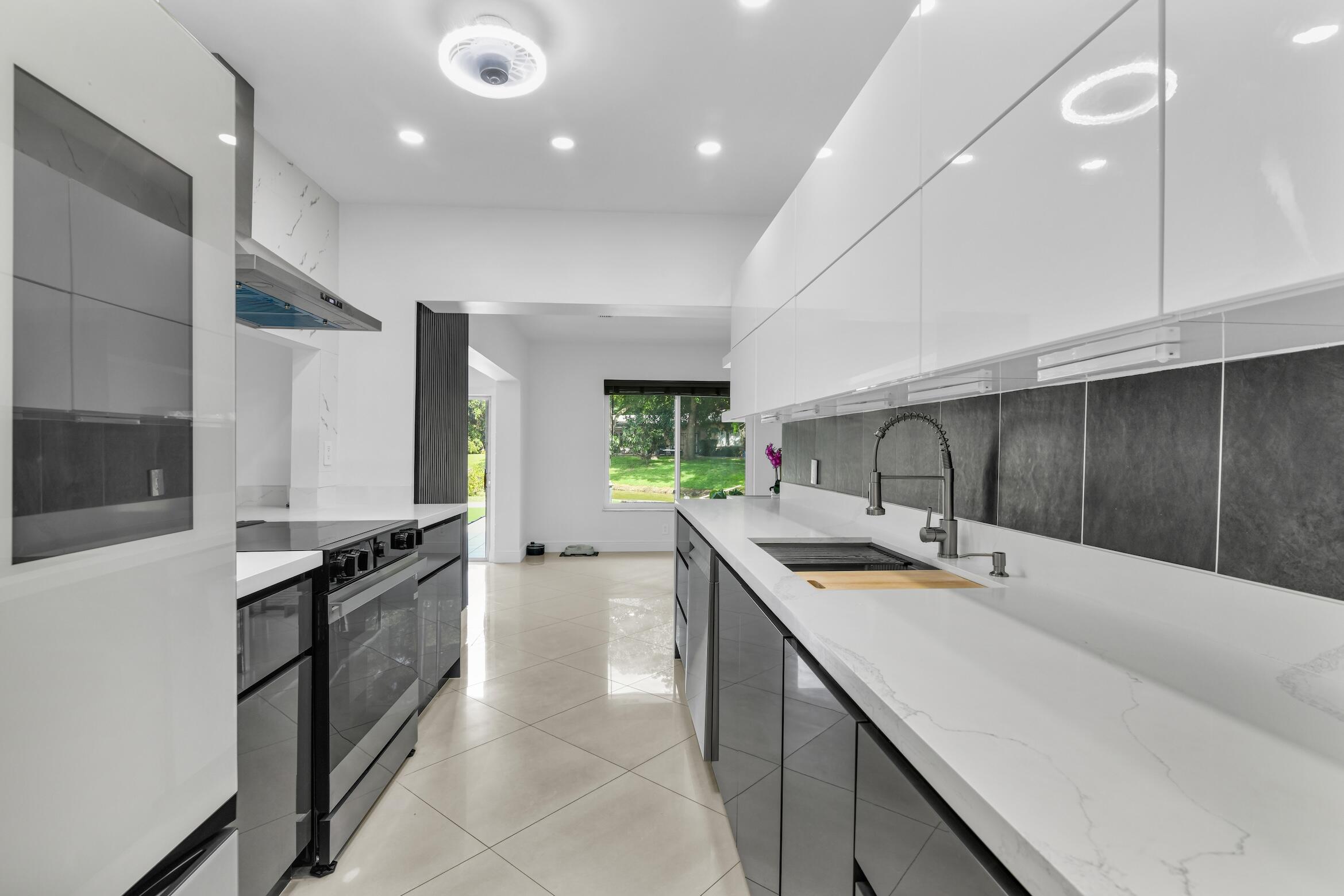 5707 WHITE HICKORY, Tamarac FL 33319