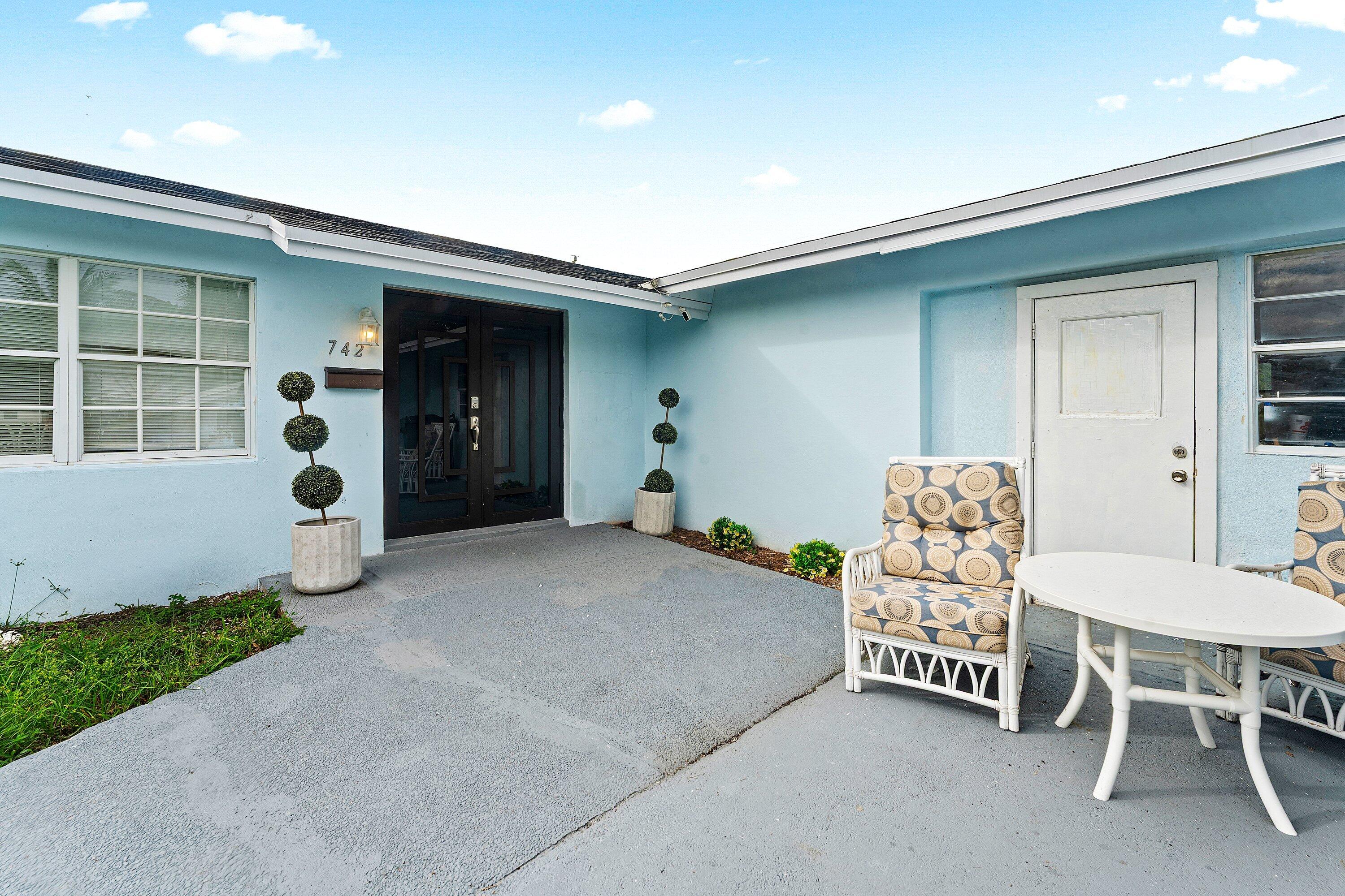 742 Laurel, West Palm Beach FL 33403