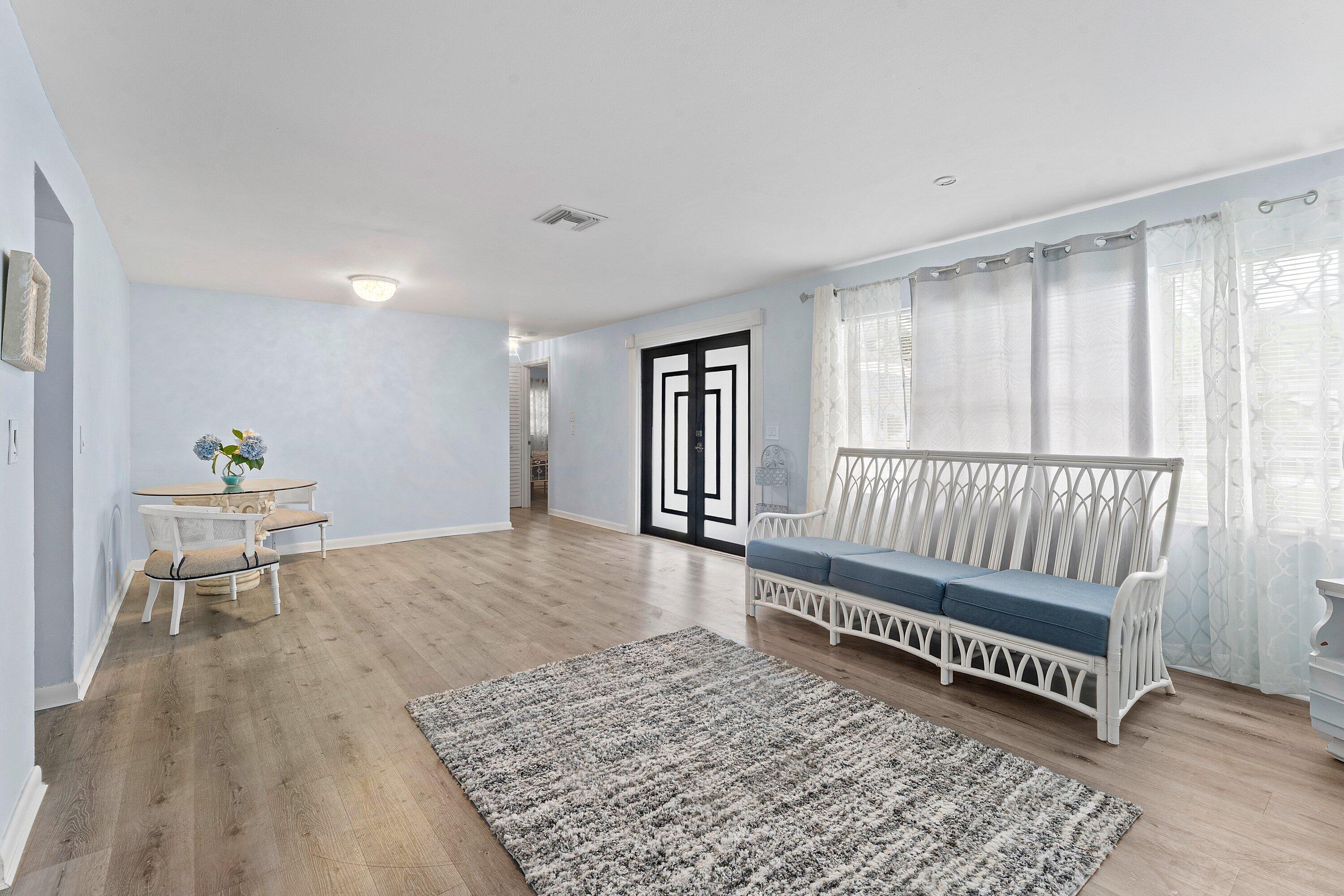 742 Laurel, West Palm Beach FL 33403