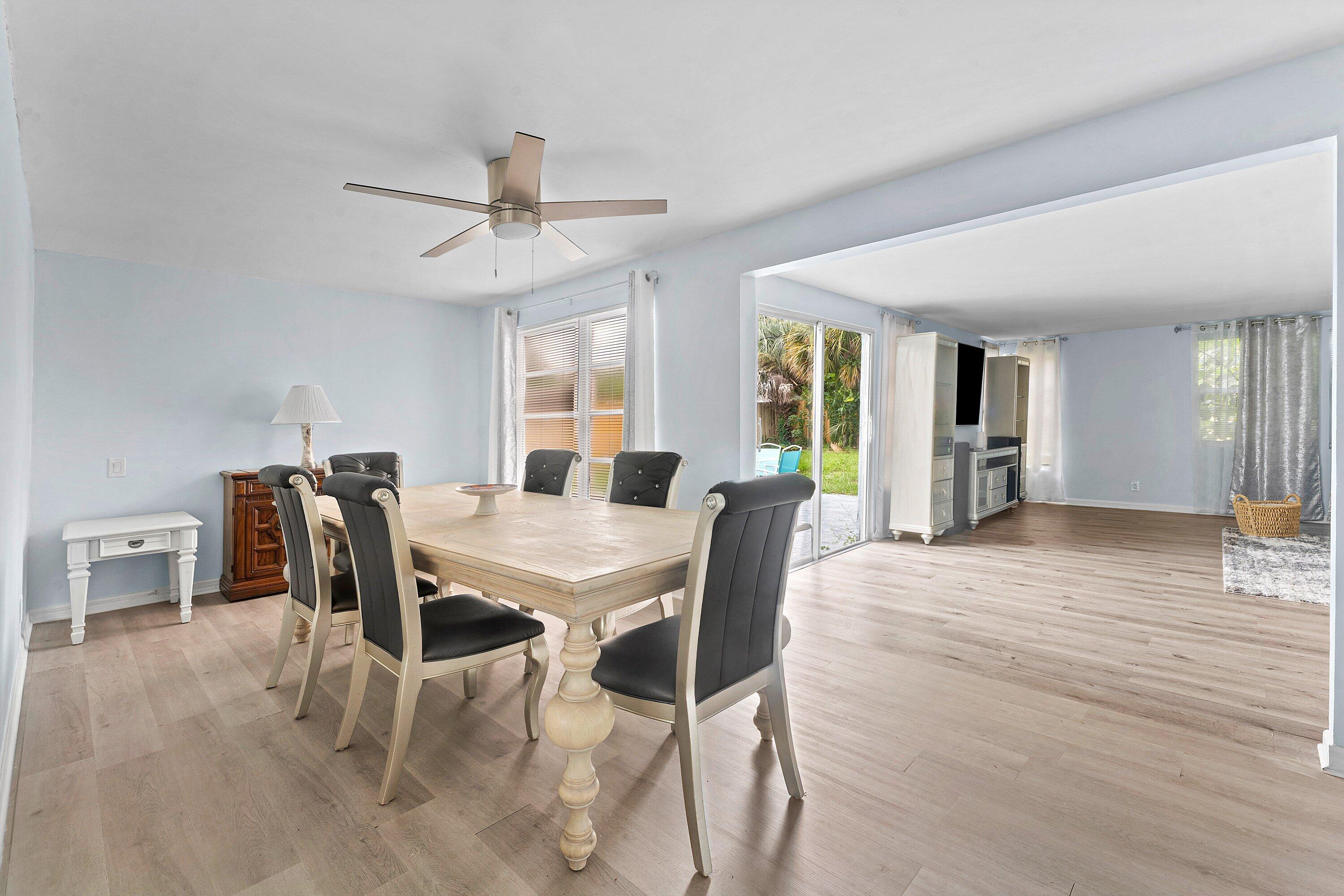 742 Laurel, West Palm Beach FL 33403