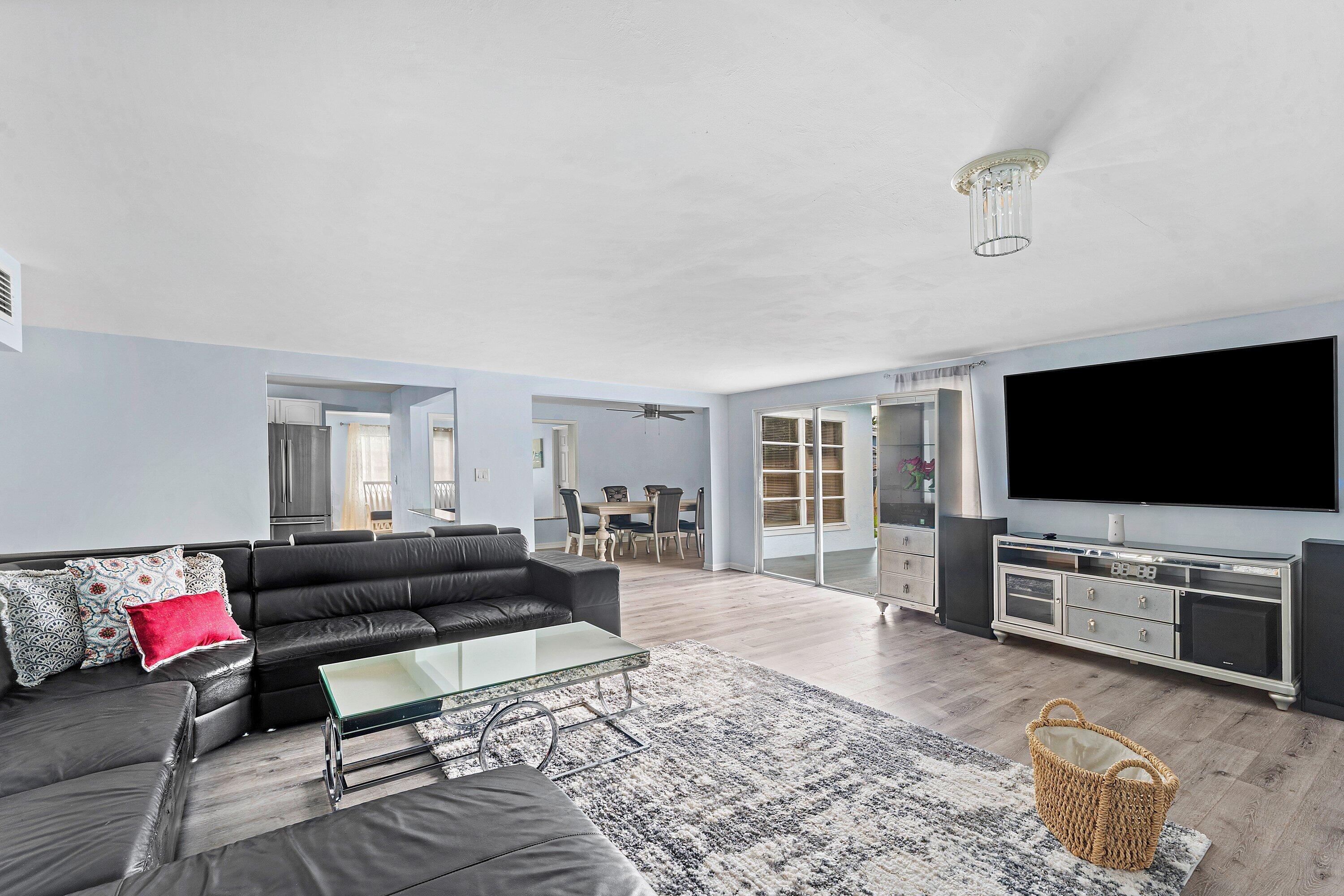 742 Laurel, West Palm Beach FL 33403