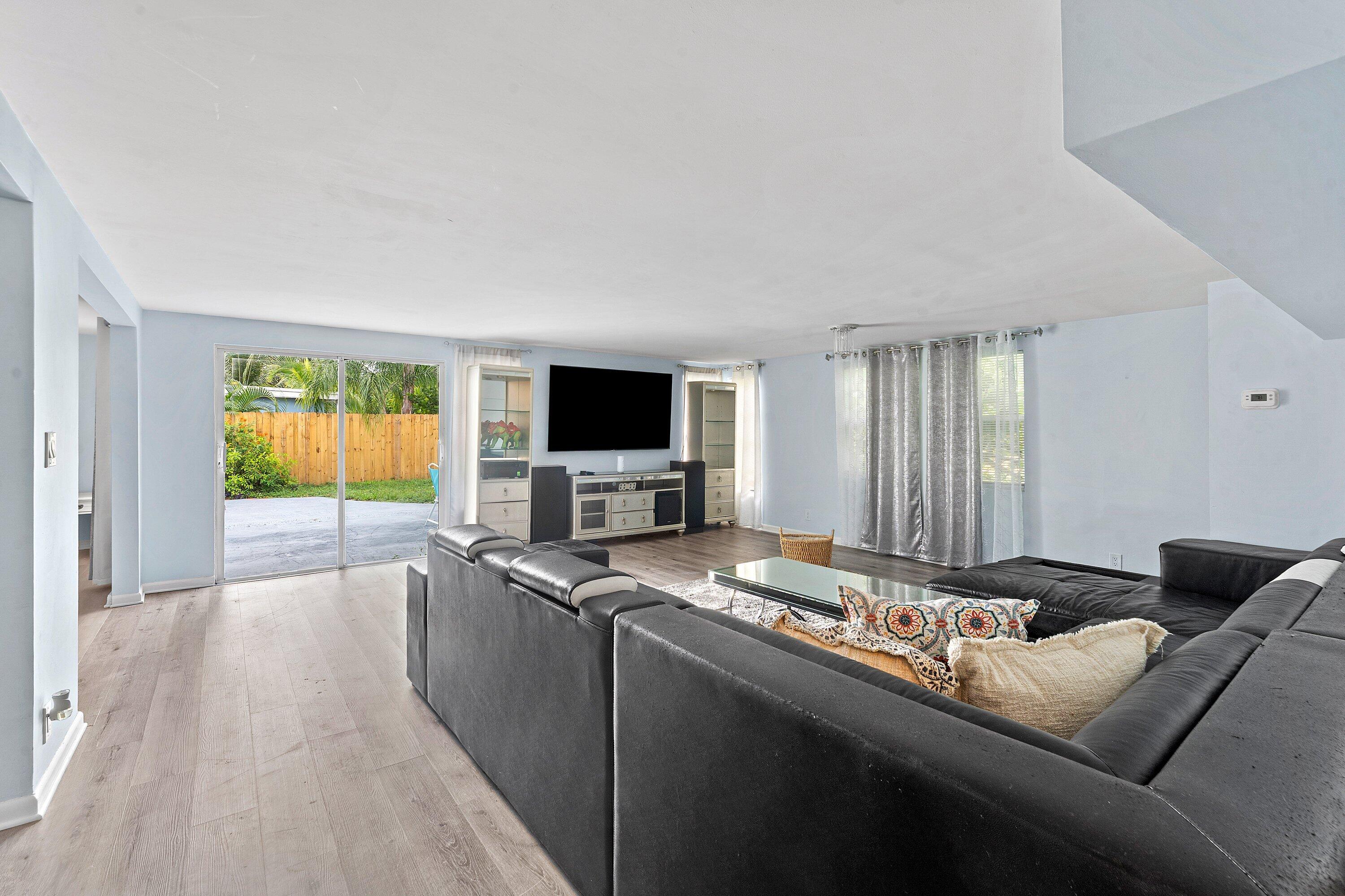 742 Laurel, West Palm Beach FL 33403