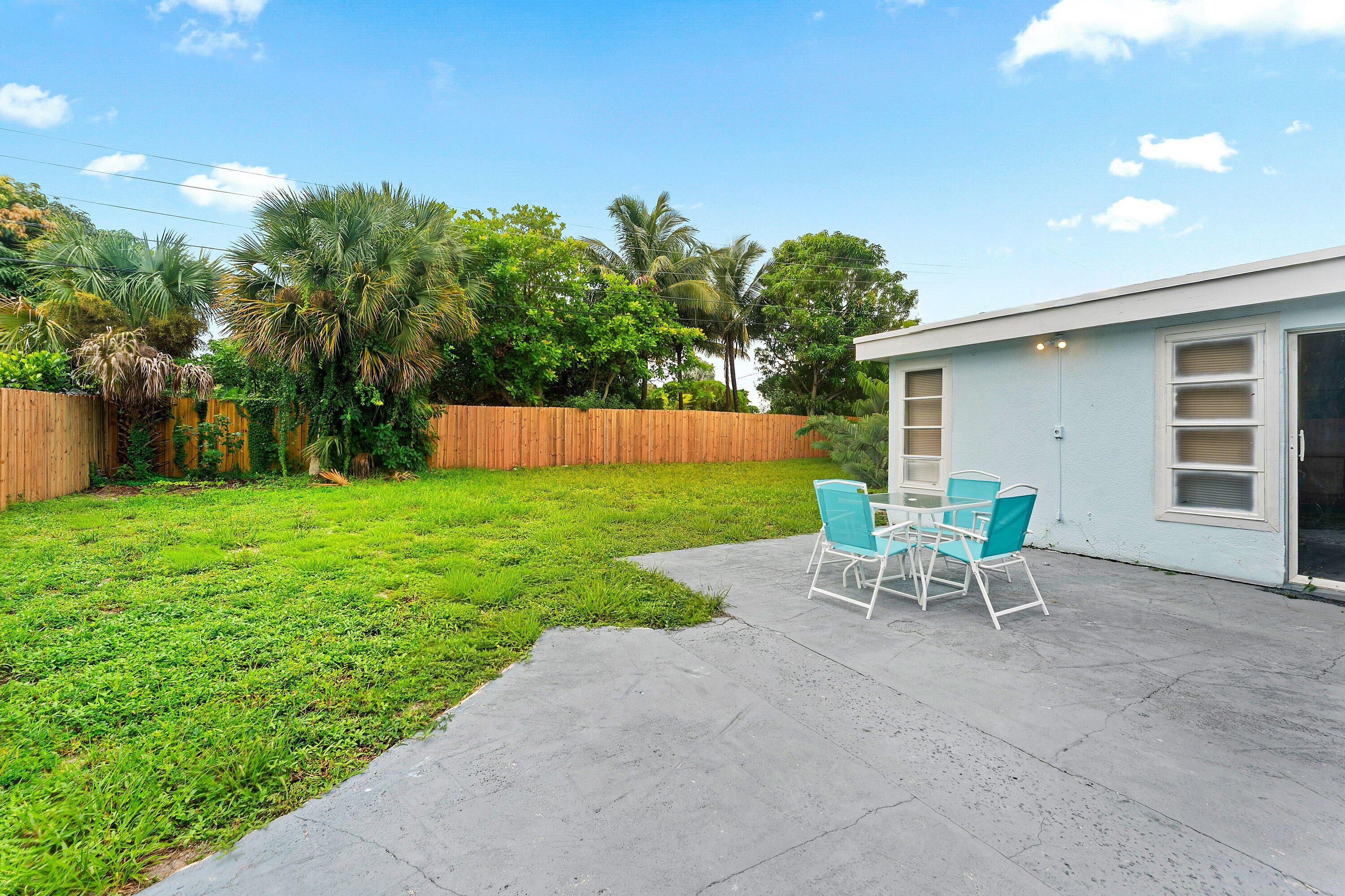 742 Laurel, West Palm Beach FL 33403