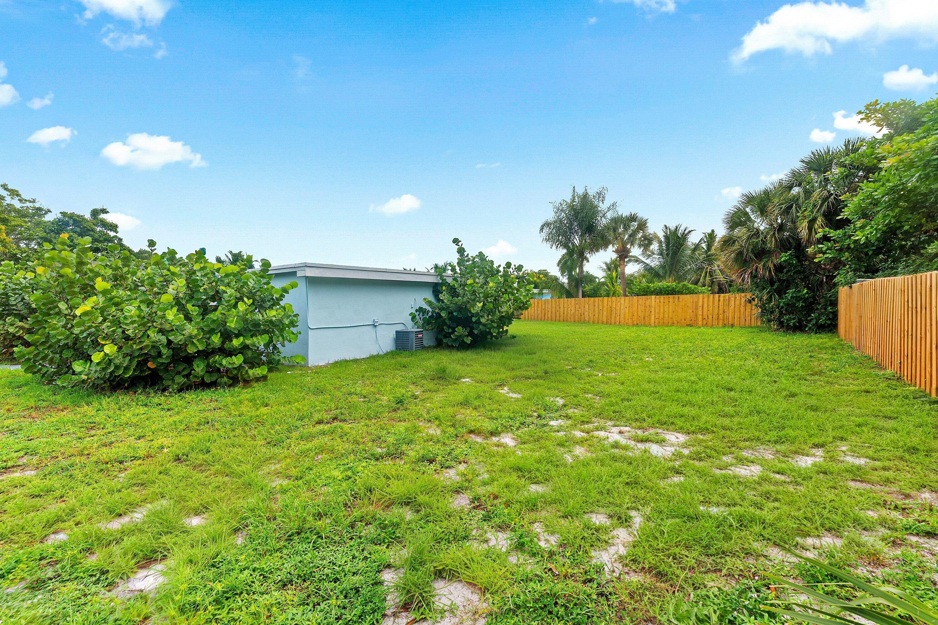 742 Laurel, West Palm Beach FL 33403