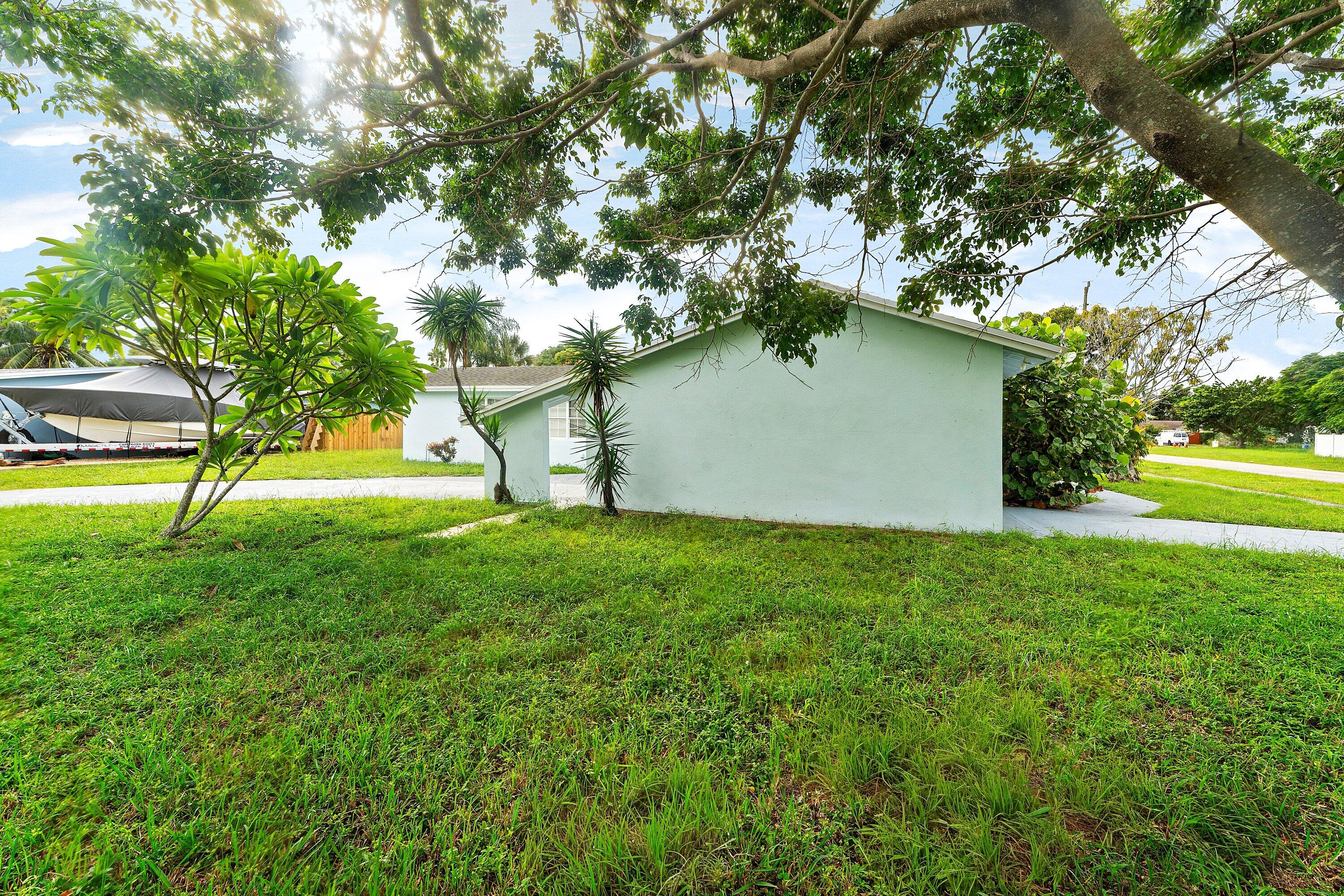 742 Laurel, West Palm Beach FL 33403