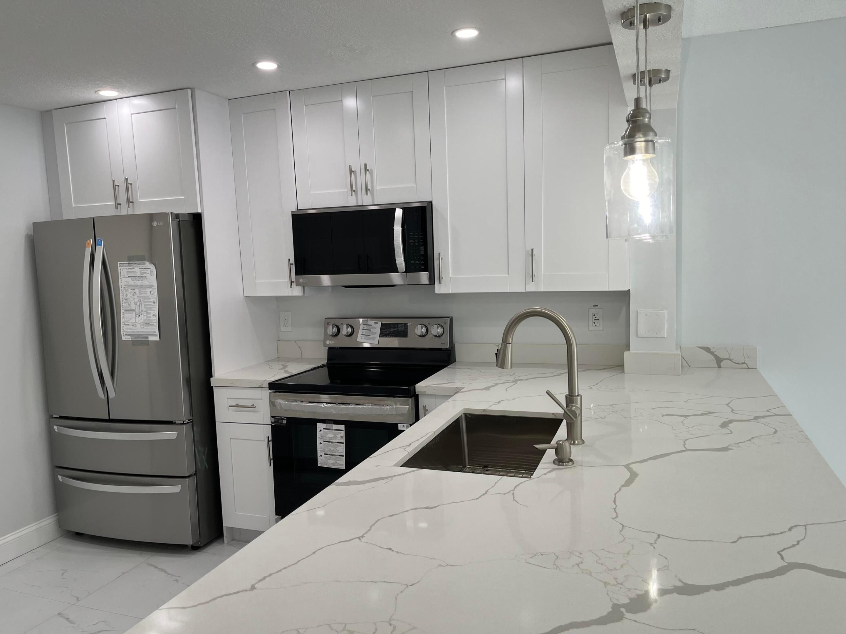 2830 SOMERSET #211N, Lauderdale Lakes FL 33311