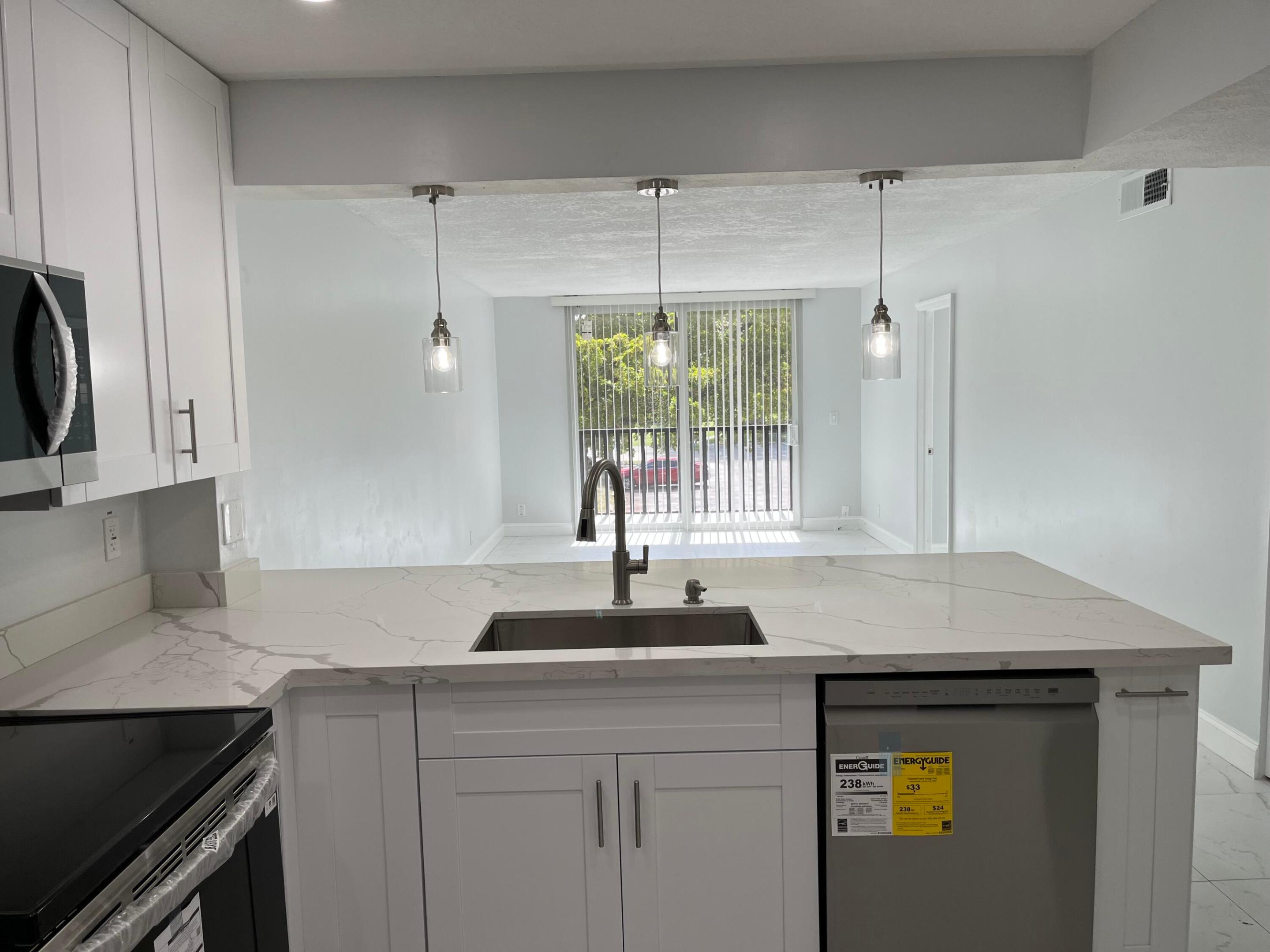 2830 SOMERSET #211N, Lauderdale Lakes FL 33311