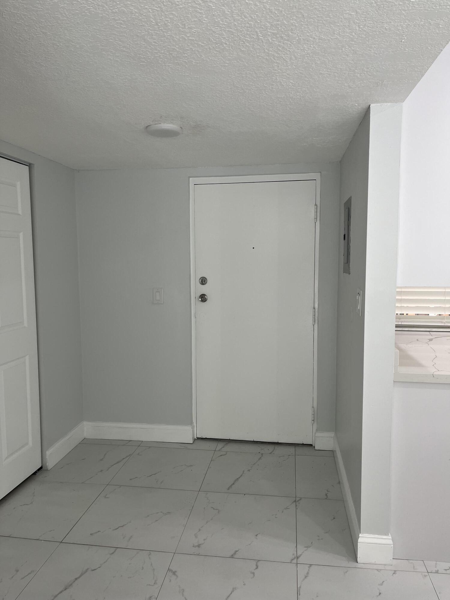 2830 SOMERSET #211N, Lauderdale Lakes FL 33311