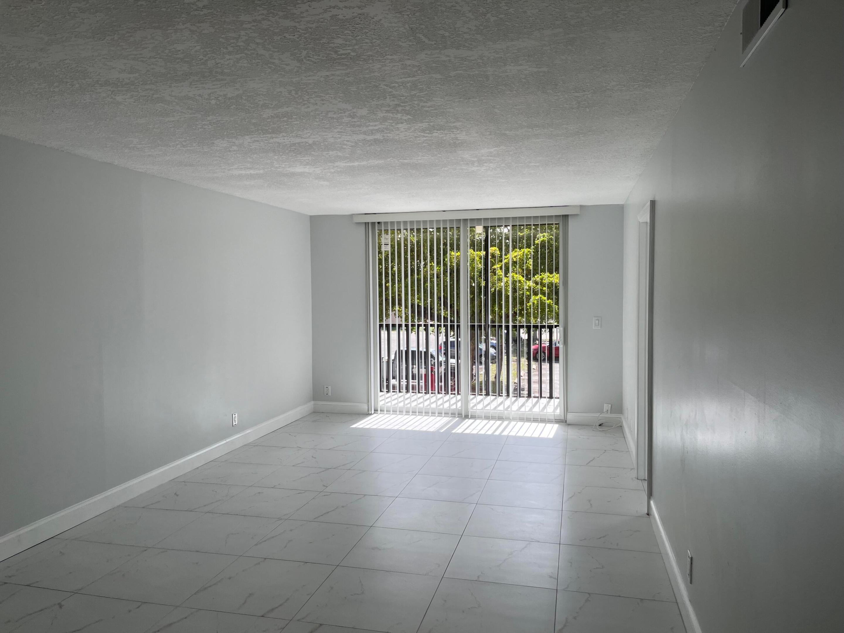 2830 SOMERSET #211N, Lauderdale Lakes FL 33311