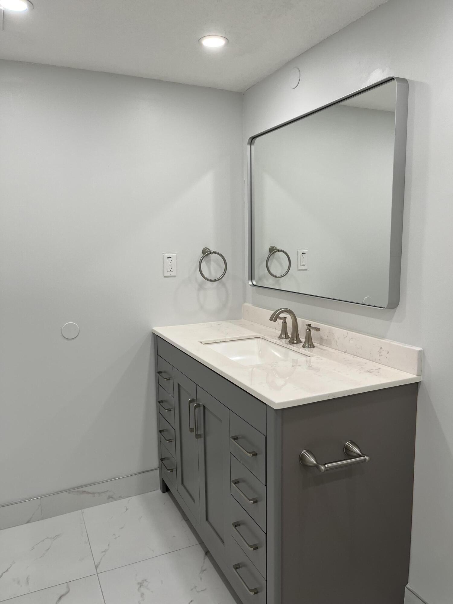 2830 SOMERSET #211N, Lauderdale Lakes FL 33311