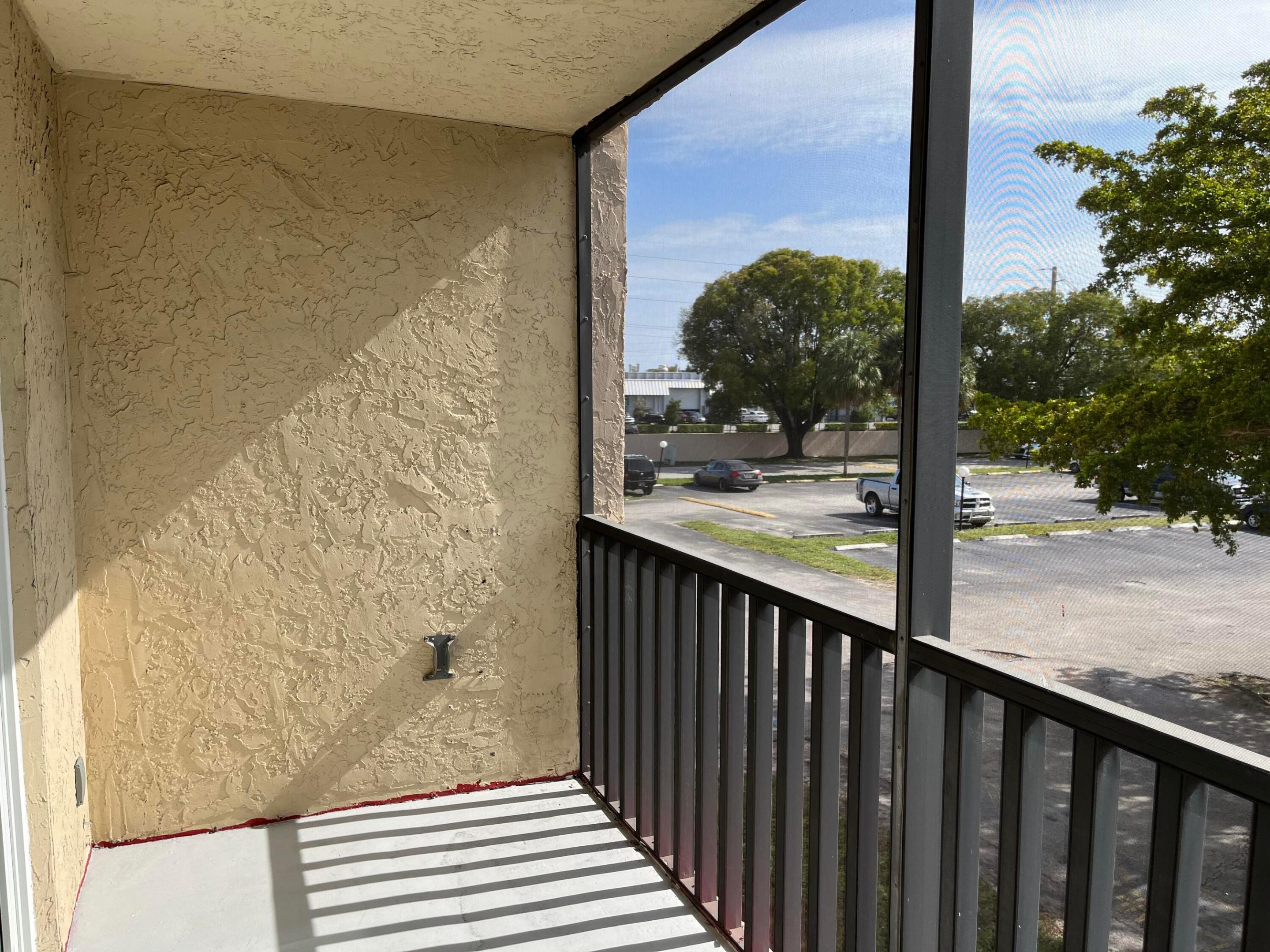 2830 SOMERSET #211N, Lauderdale Lakes FL 33311