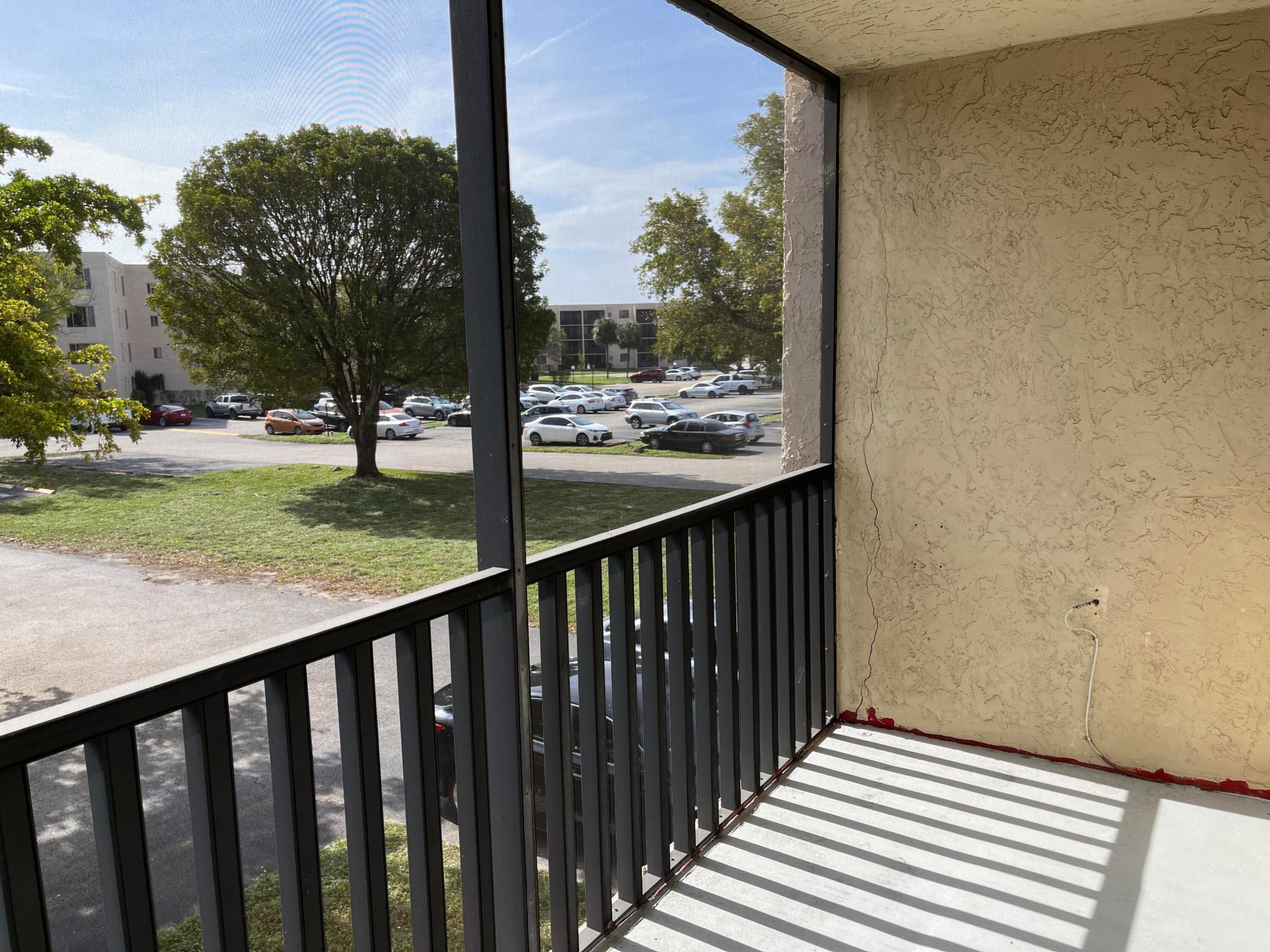 2830 SOMERSET #211N, Lauderdale Lakes FL 33311